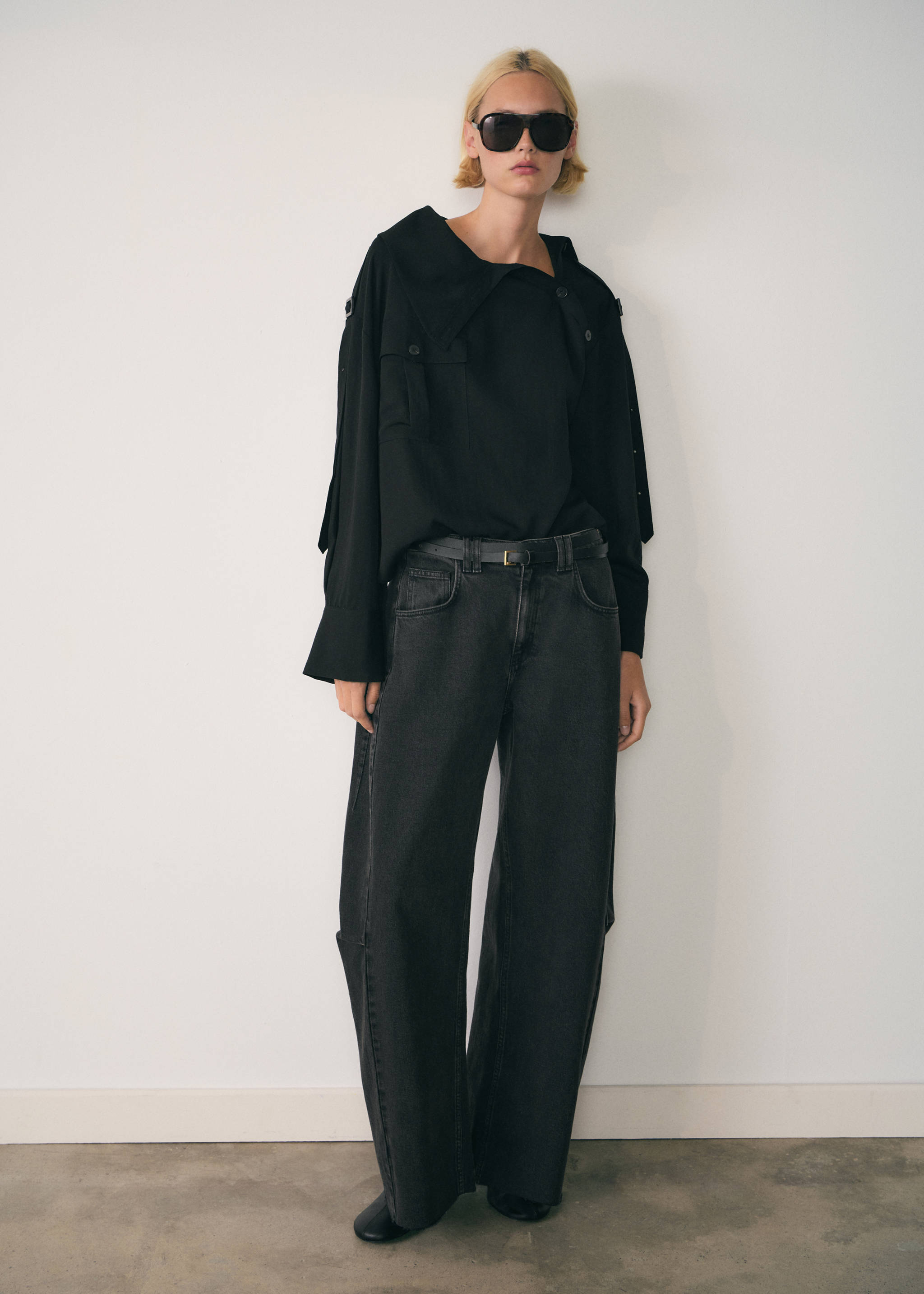 Low-rise loose-fit wide leg jeans - General plane