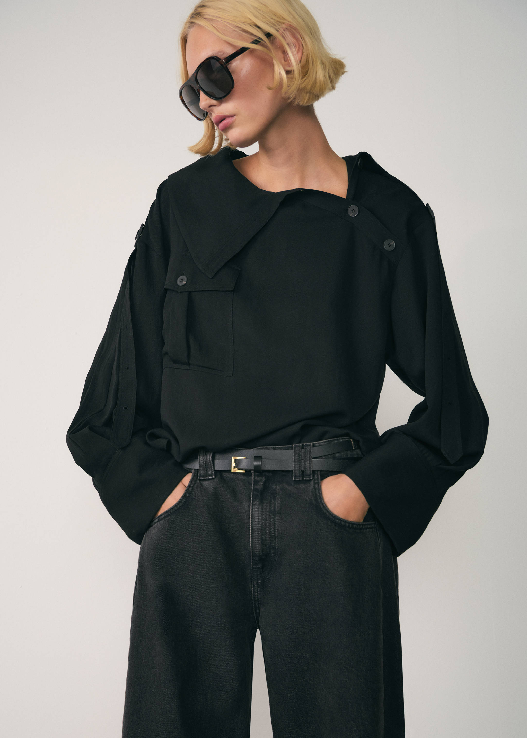 Low-rise loose-fit wide leg jeans - Details of the article 1