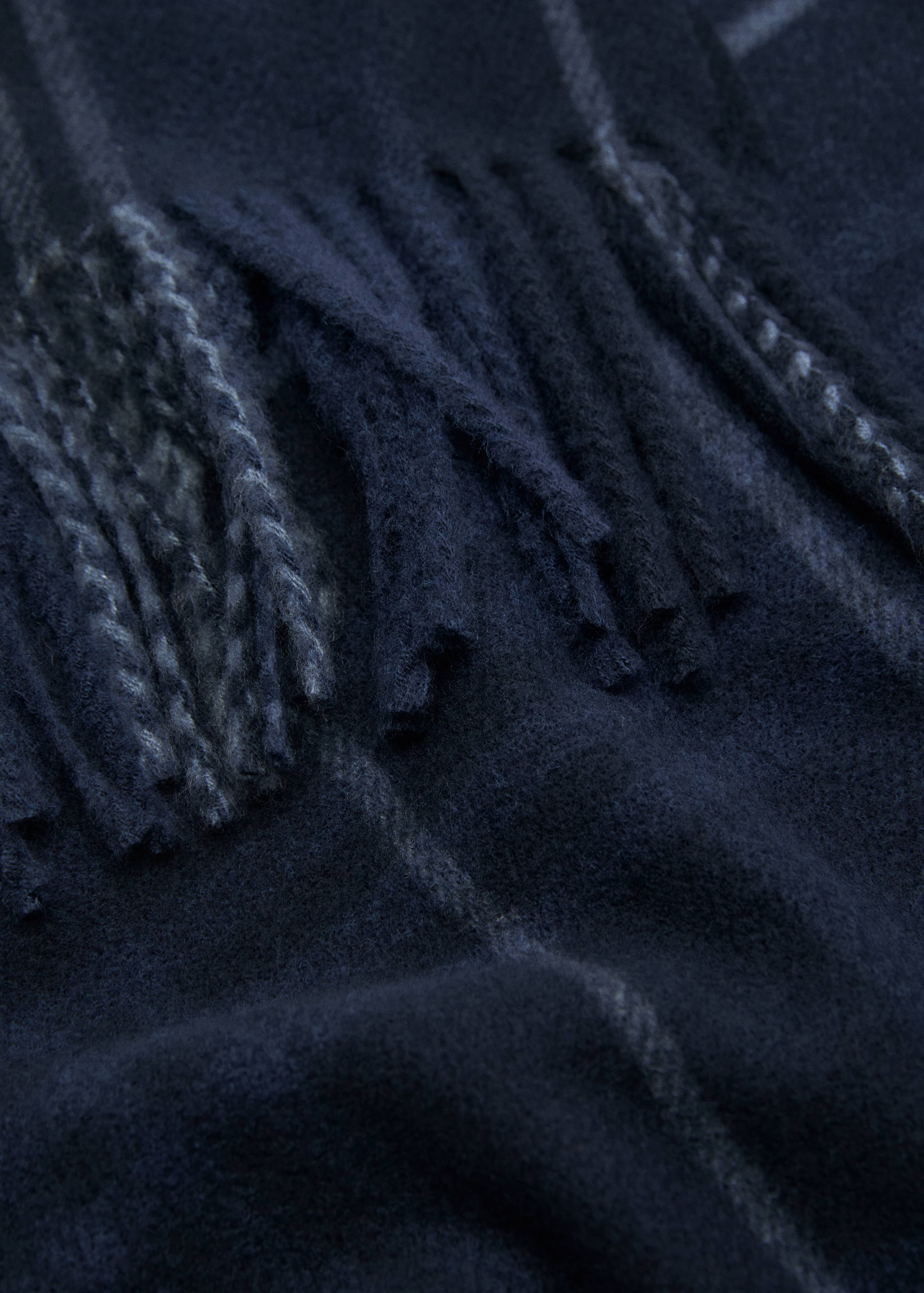 Bufanda cuadro escocés flecos - Plano medio