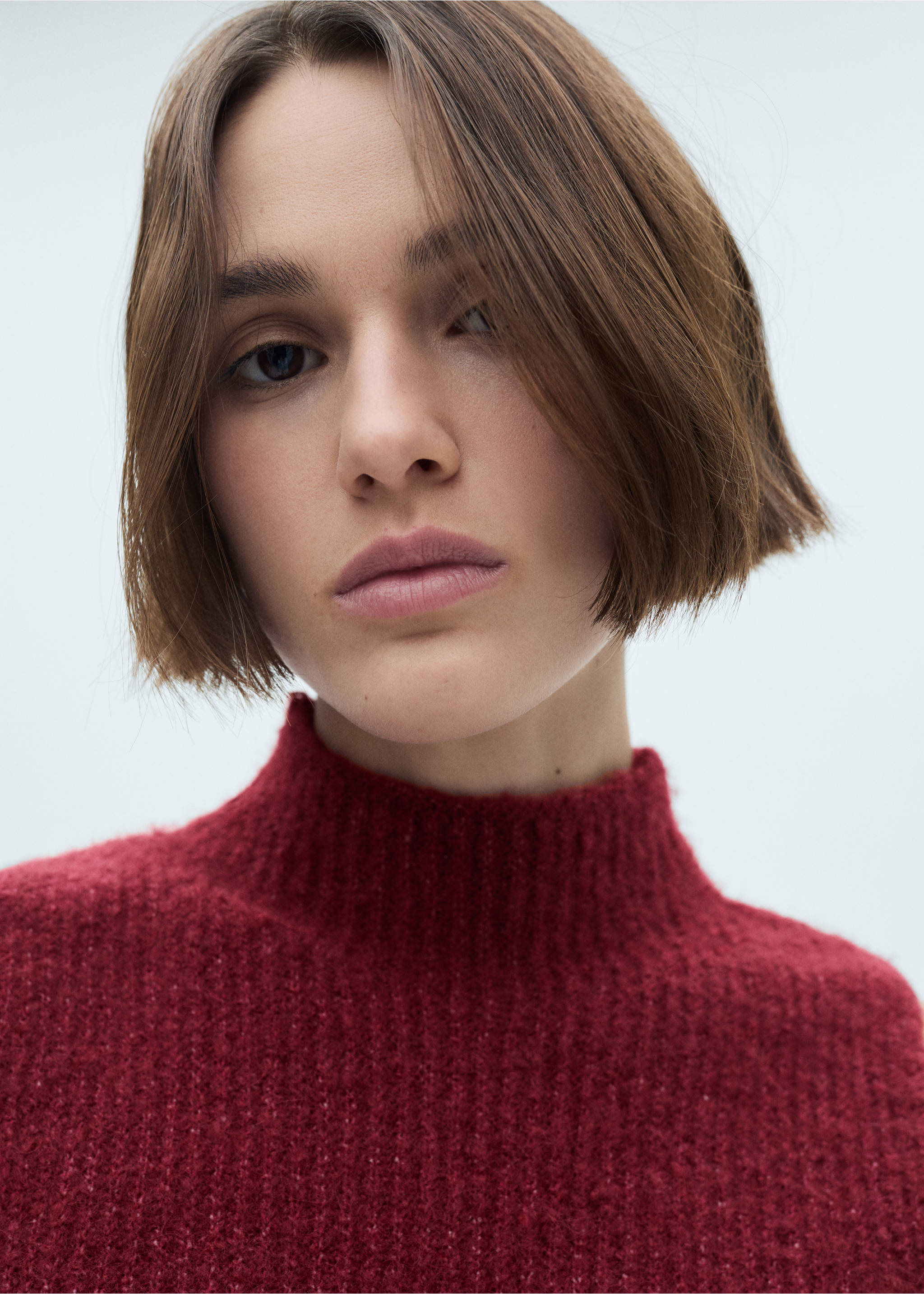 Perkins-neck knitted waistcoat - Details of the article 1, Wine. Ref: 77068277-00.