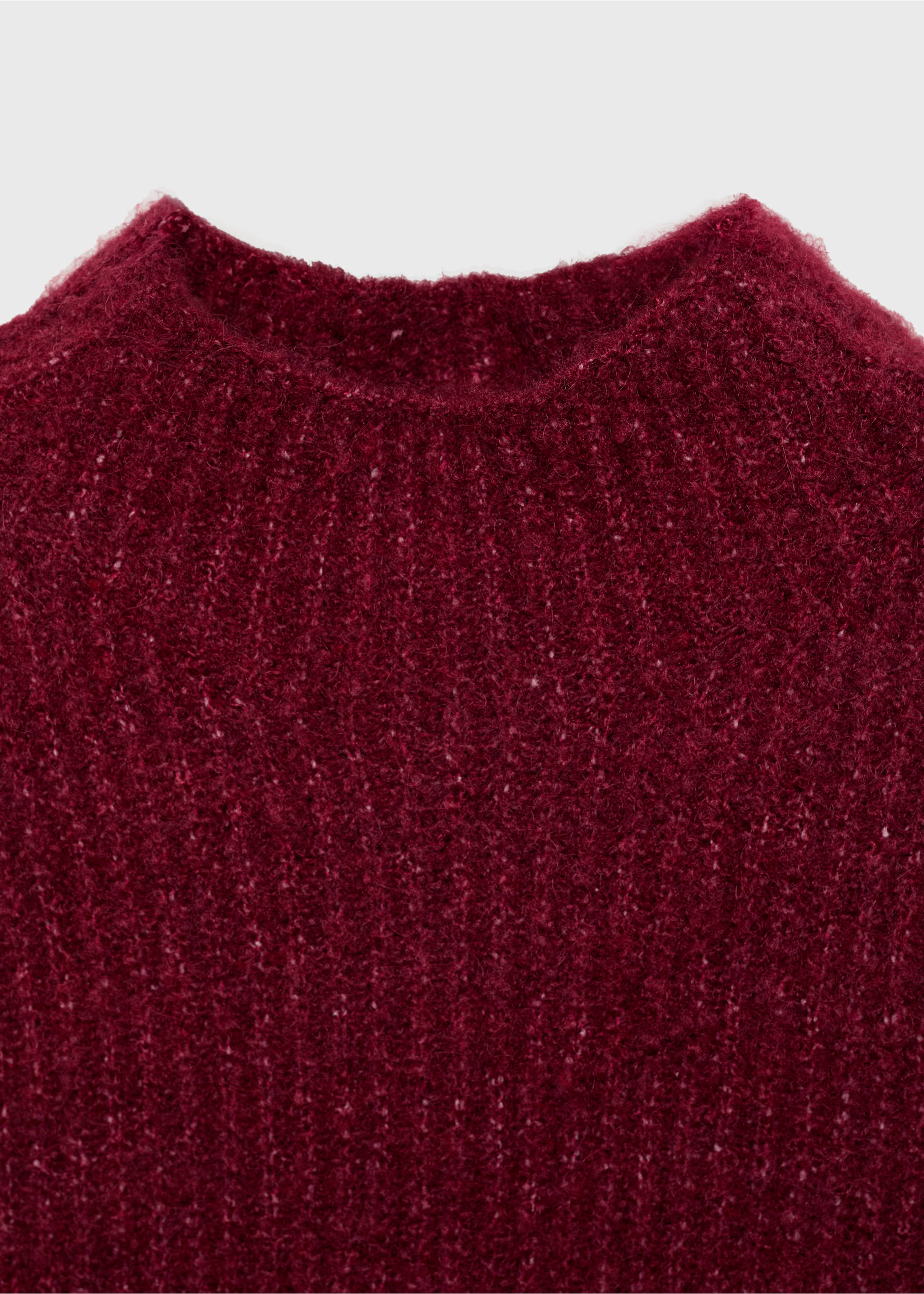 Perkins-neck knitted waistcoat - Details of the article 8, Wine. Ref: 77068277-00.