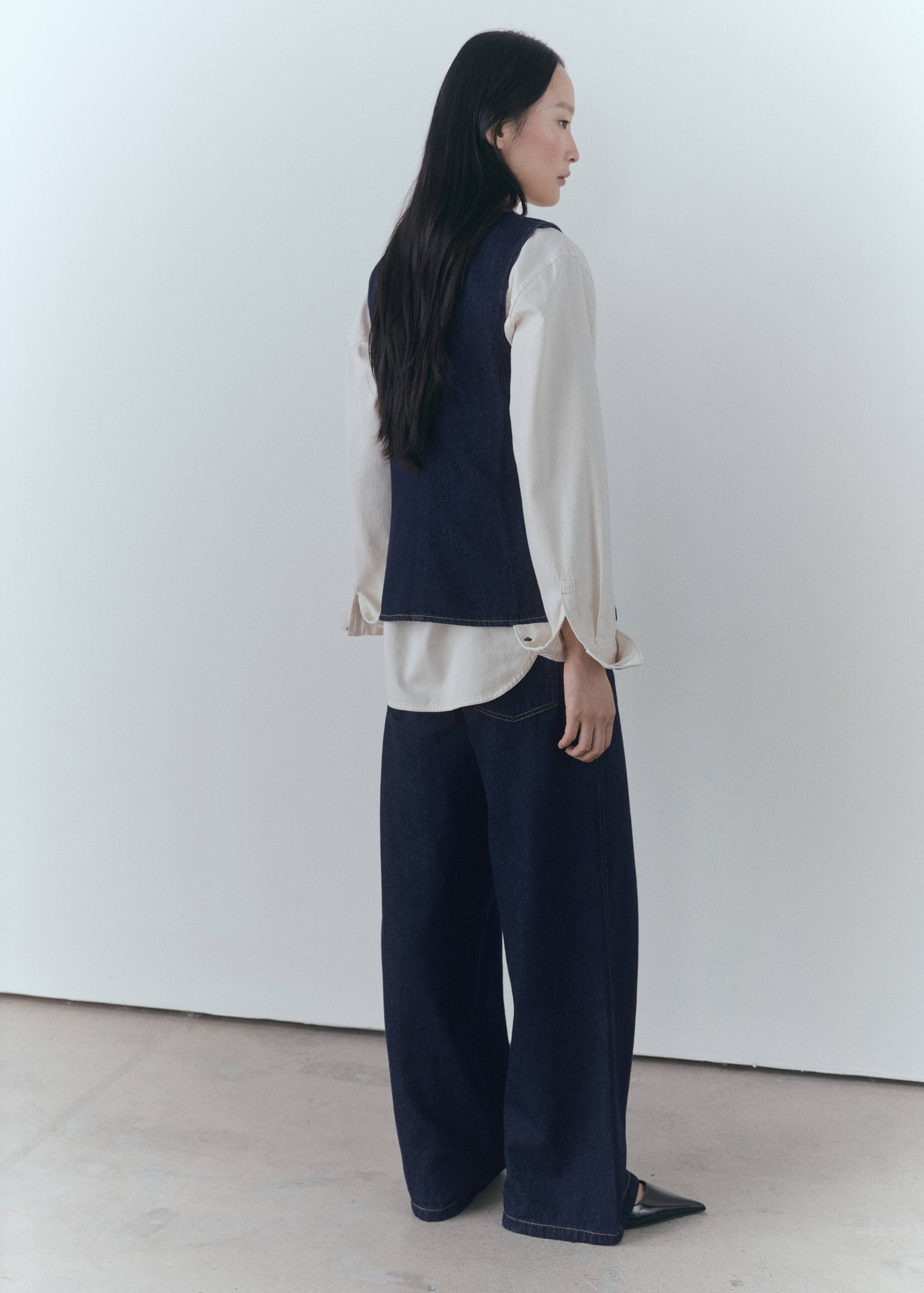 Rinse-wash denim waistcoat - Reverse of the article