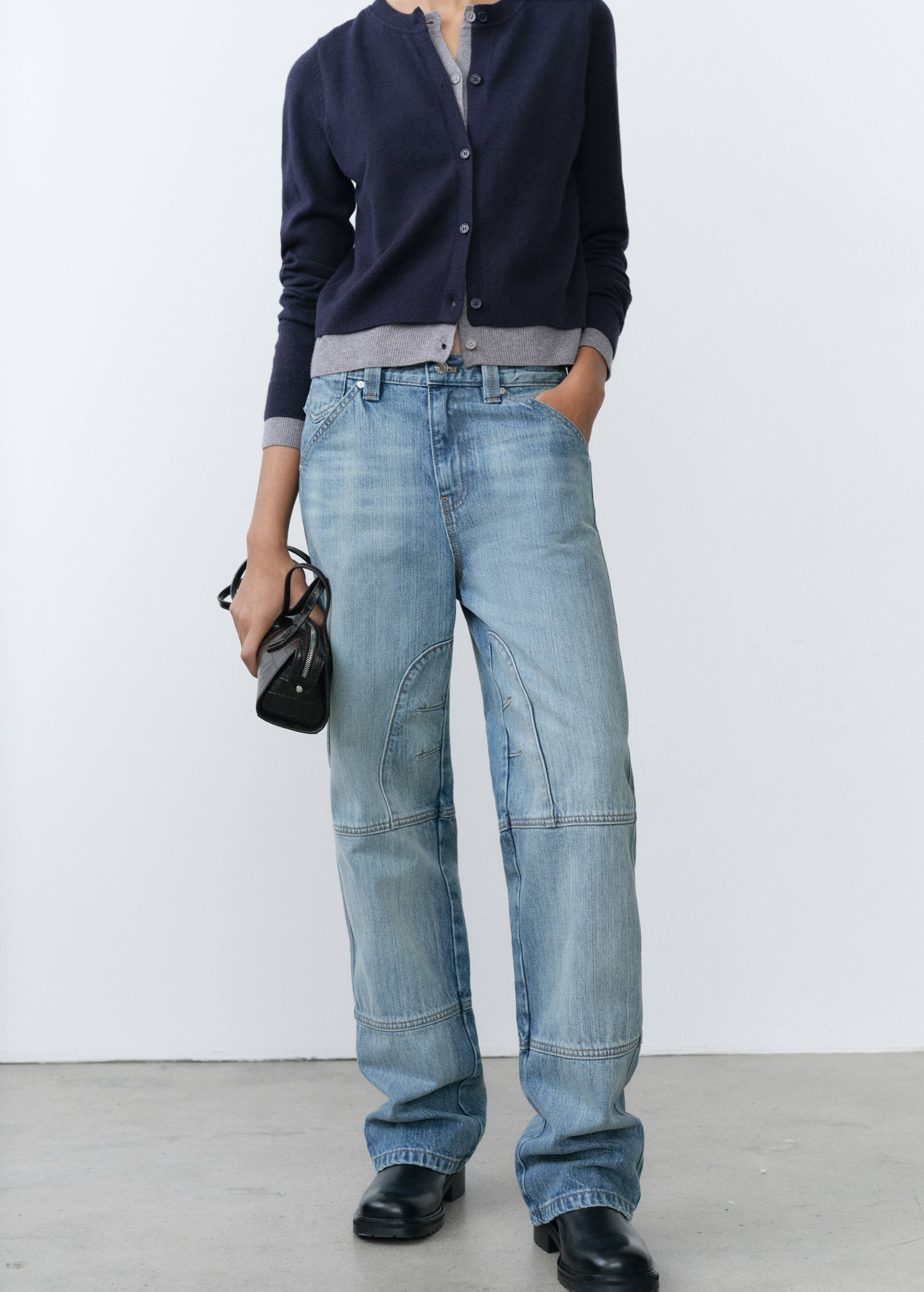 Wide leg jeans with decorative stitching - Medium plane