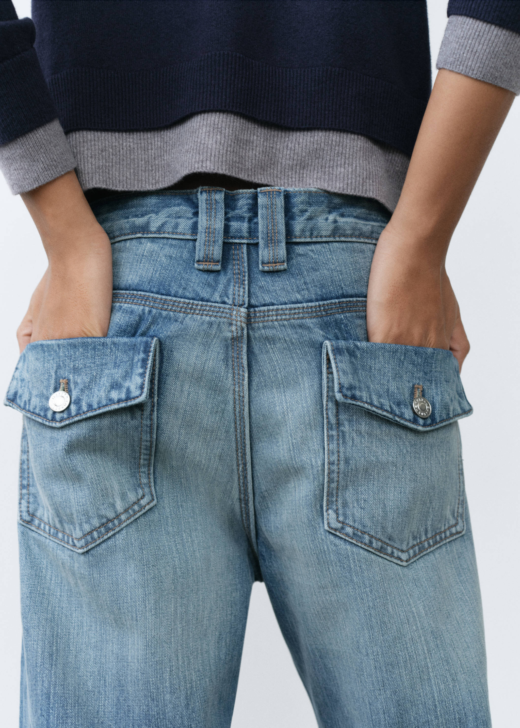 Wide leg jeans with decorative stitching - Details of the article 6