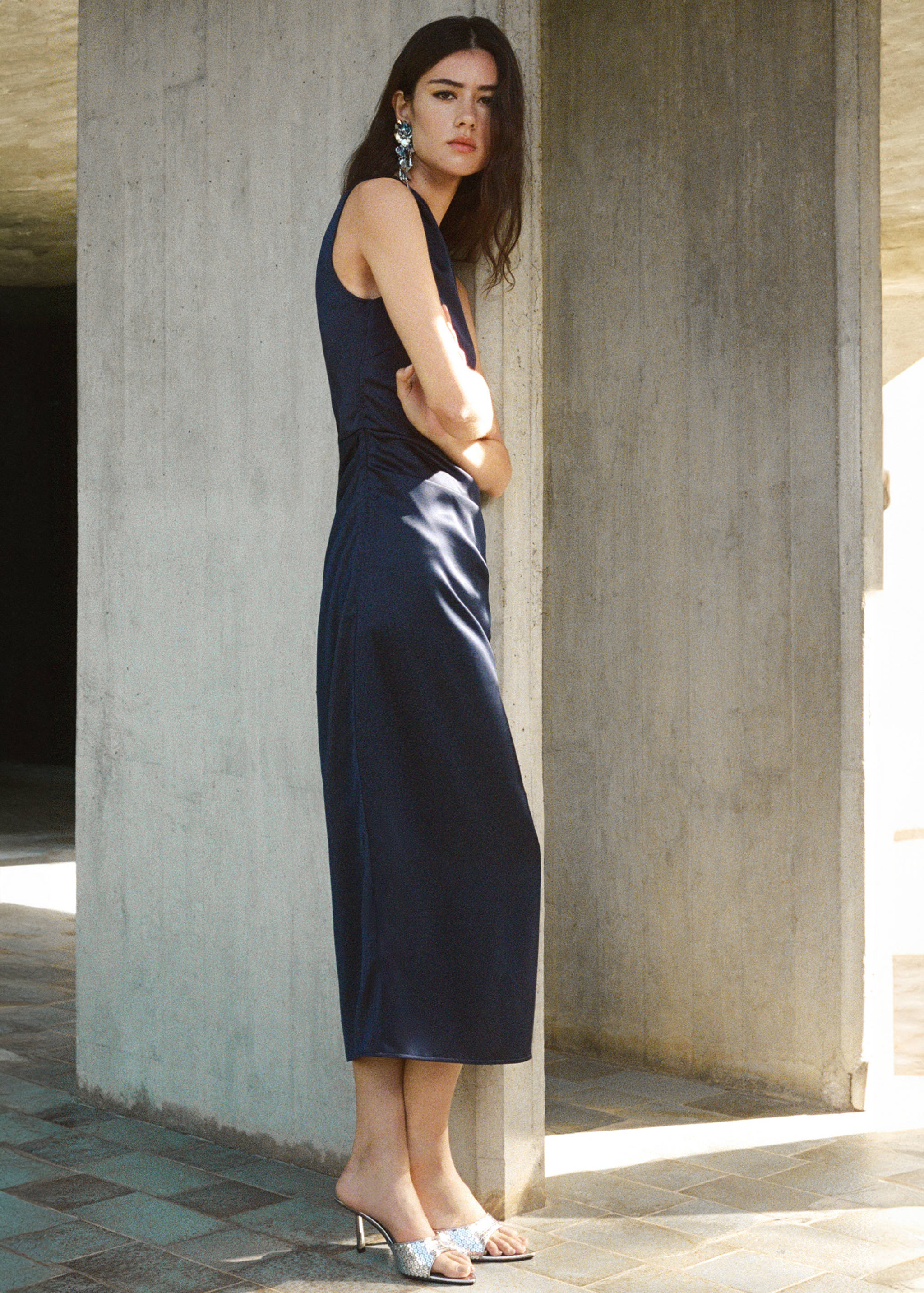 Asymmetrical pleated dress - Details of the article 7