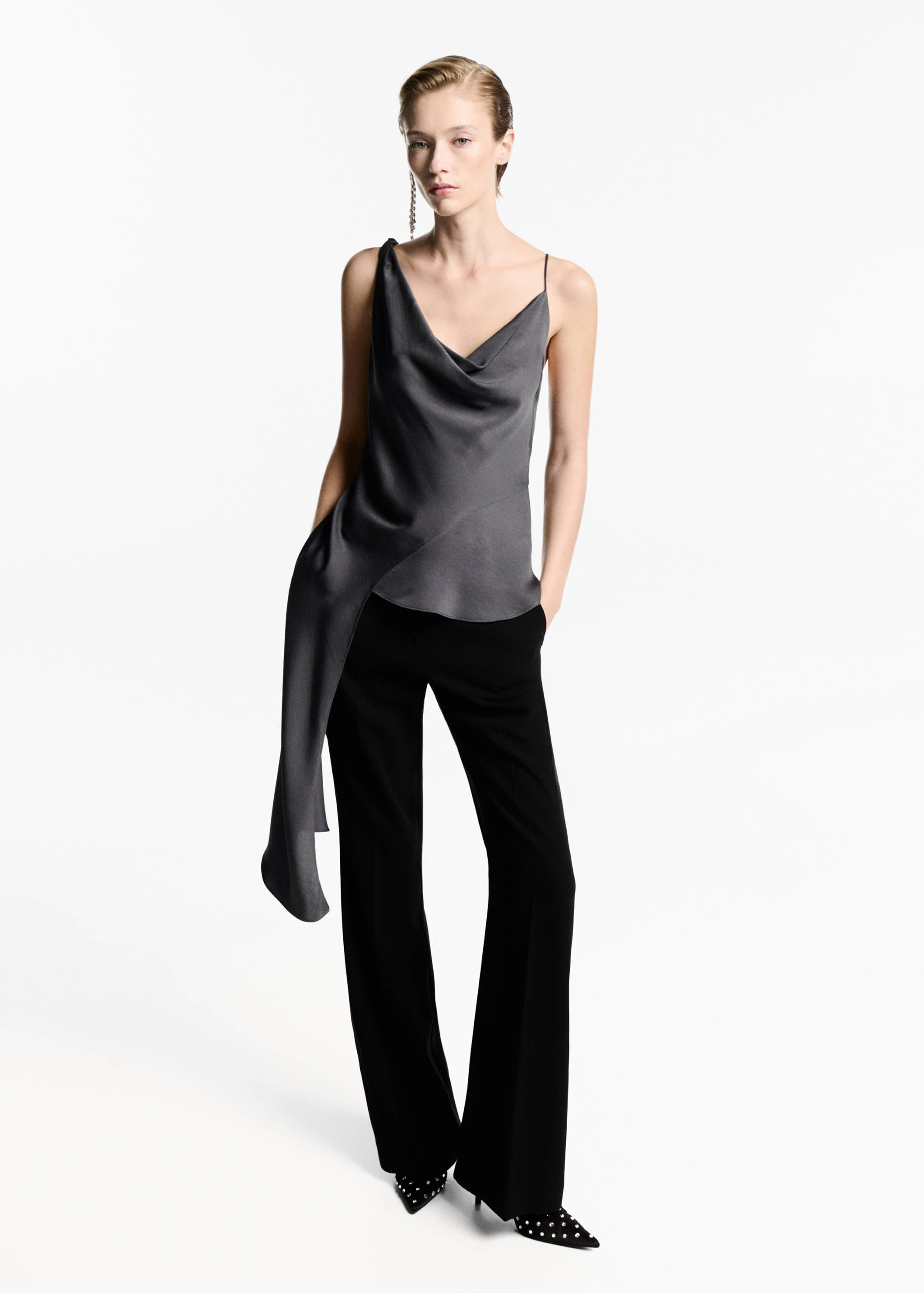 Top asimétrico cuello drapeado - Plano general