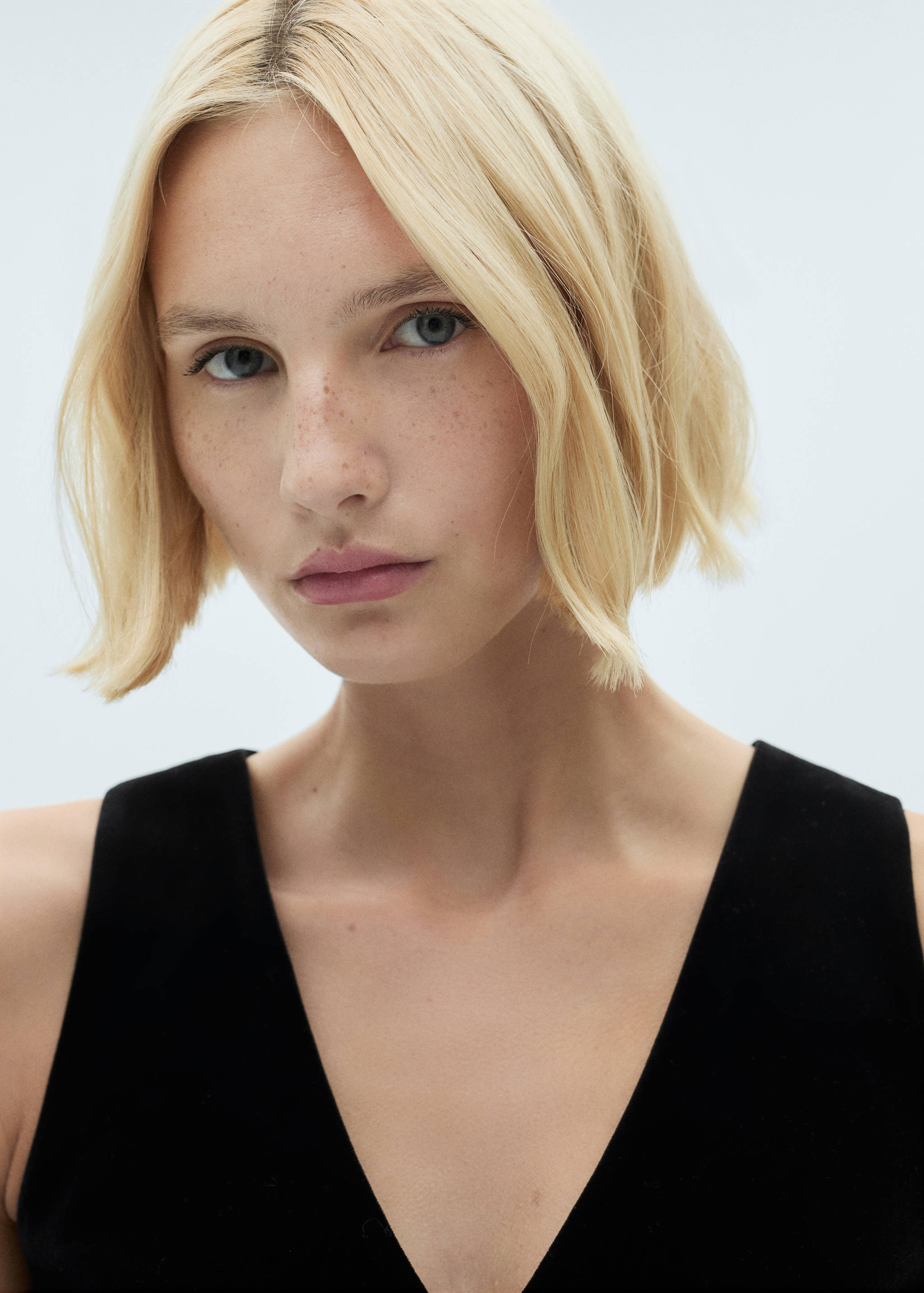 Cropped velvet waistcoat - Details of the article 1