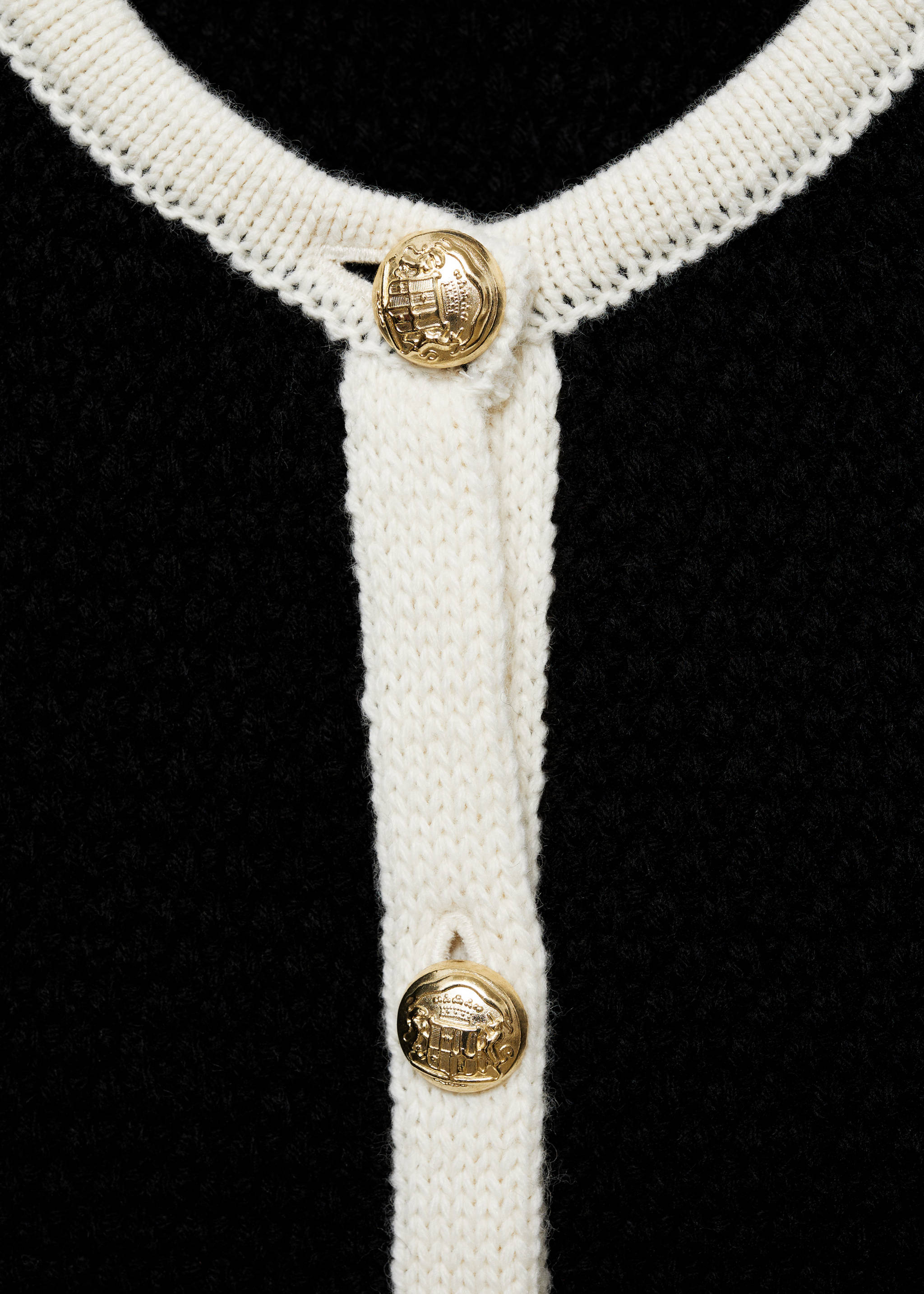 Knitted buttoned jacket - Details of the article 8