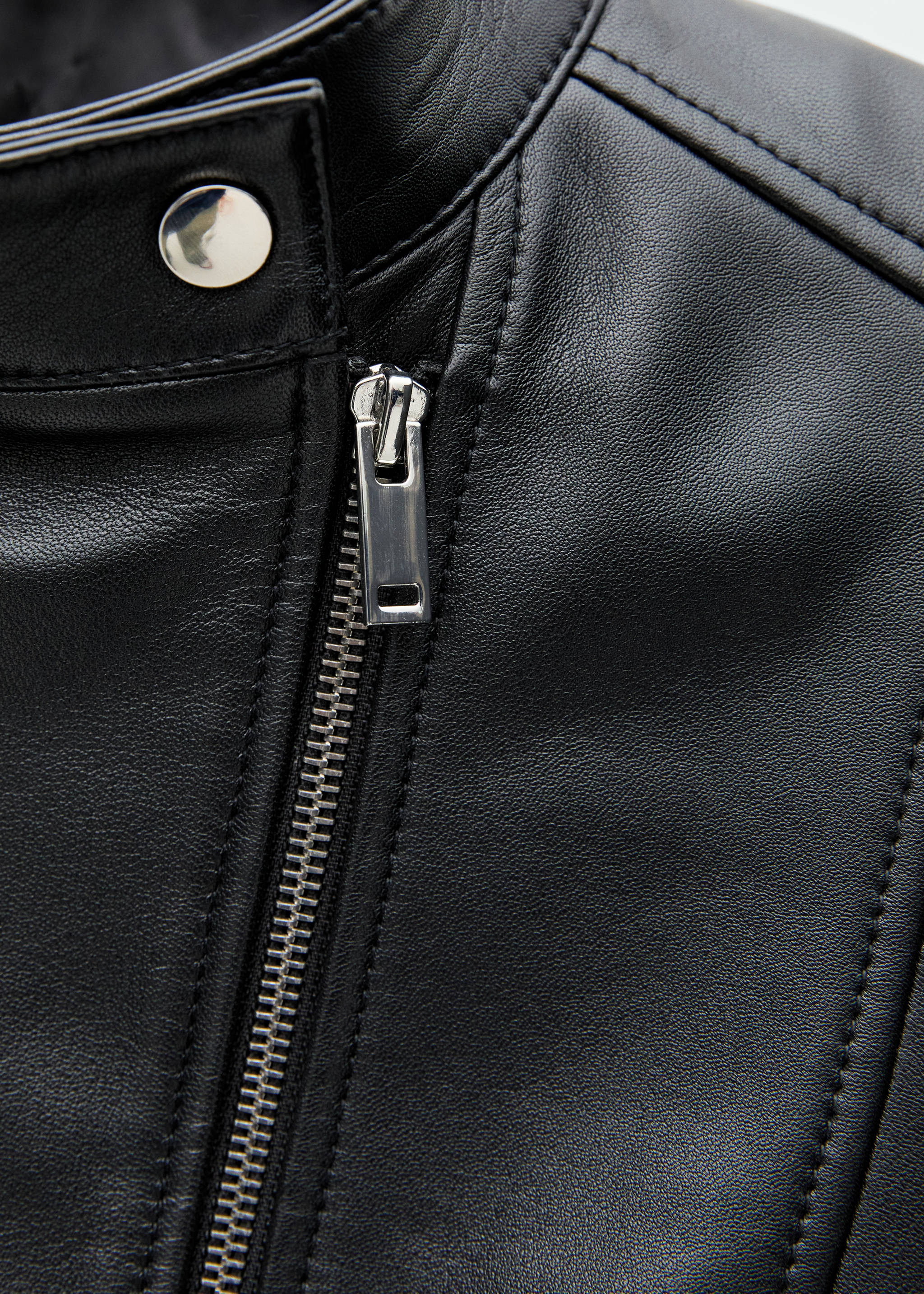 Cropped leather biker jacket - Details of the article 8