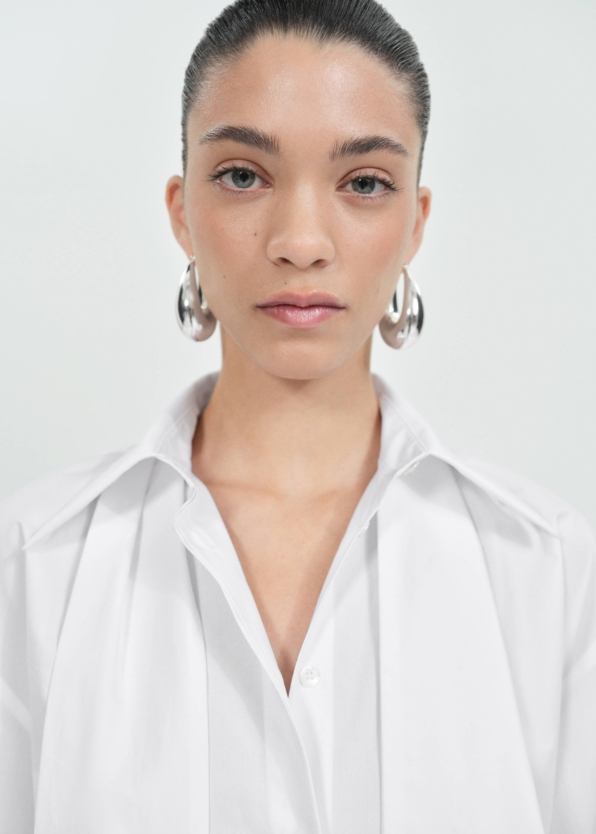 Oversized blouse with tie - Details of the article 1