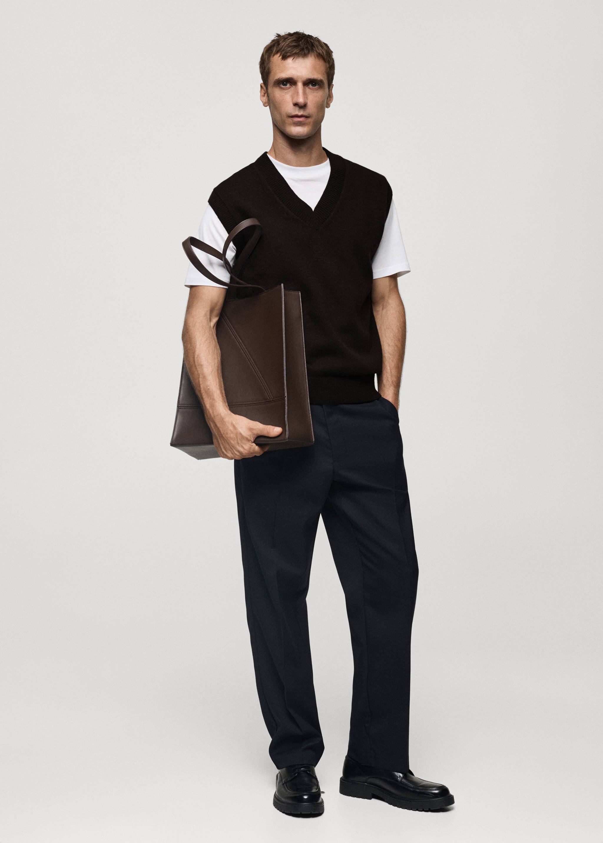 V-neck knitted waistcoat - General plane