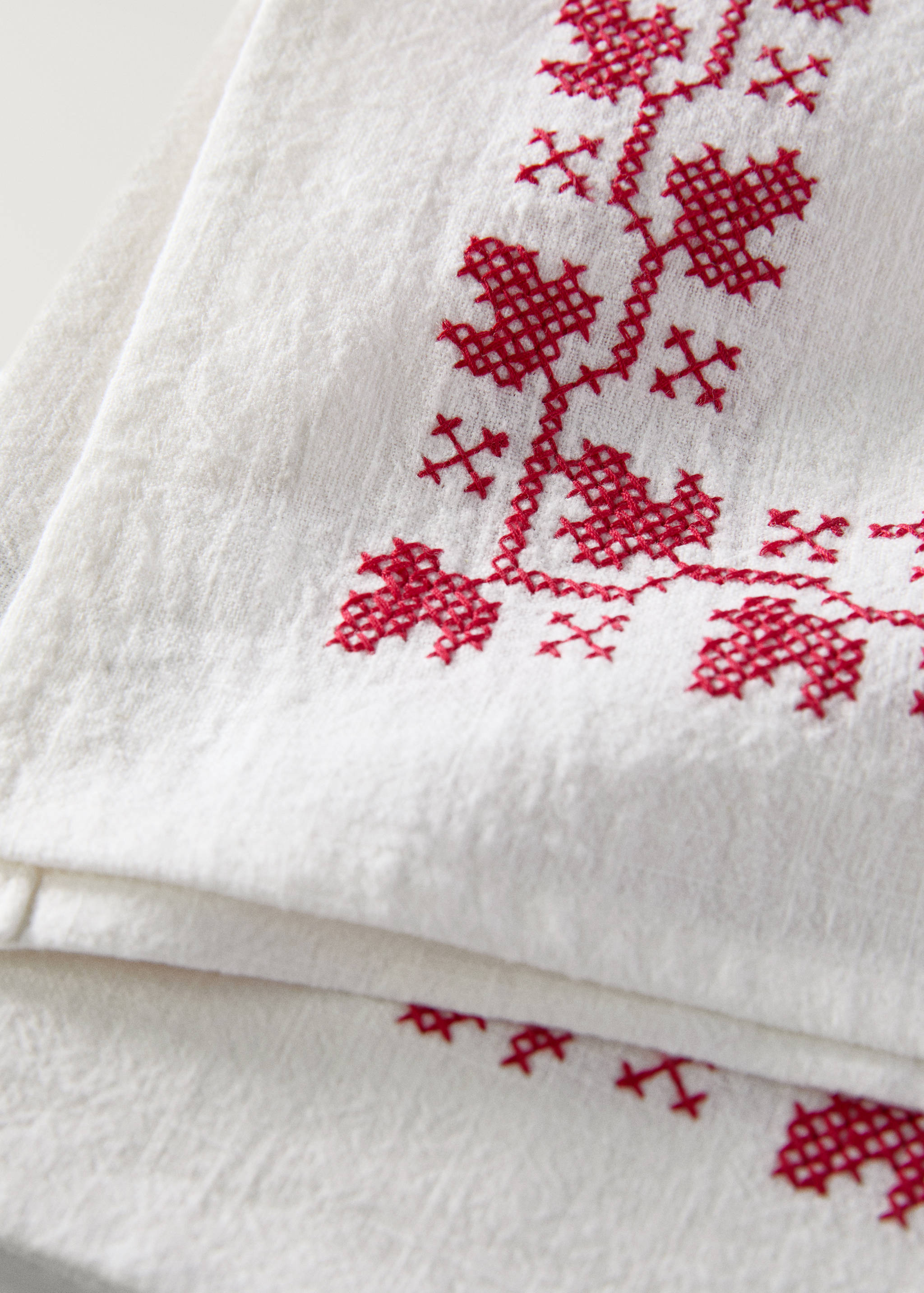 Embroidered detail napkin - Details of the article 3