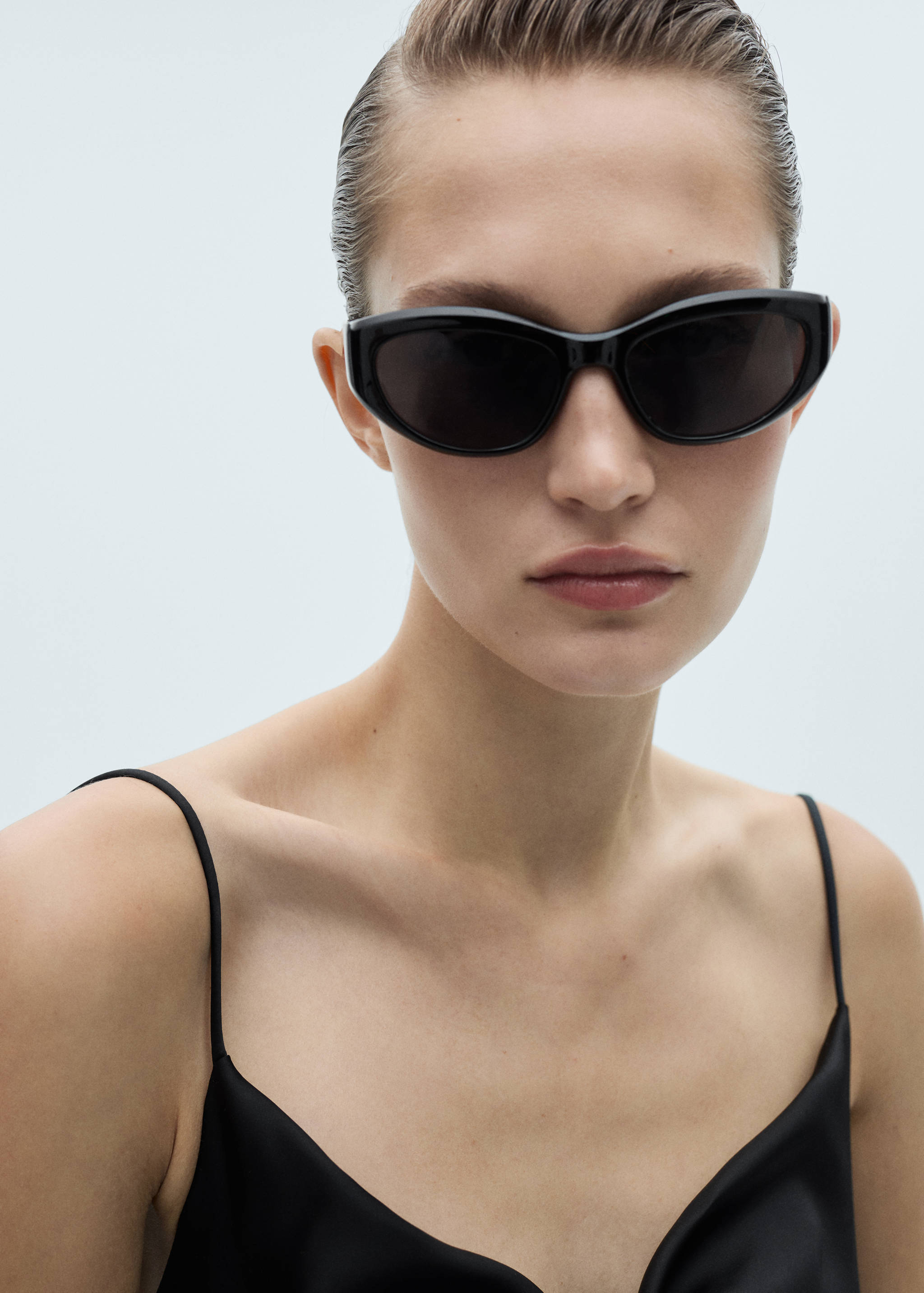 Robe courte dos croisé - Détail de l'article 1