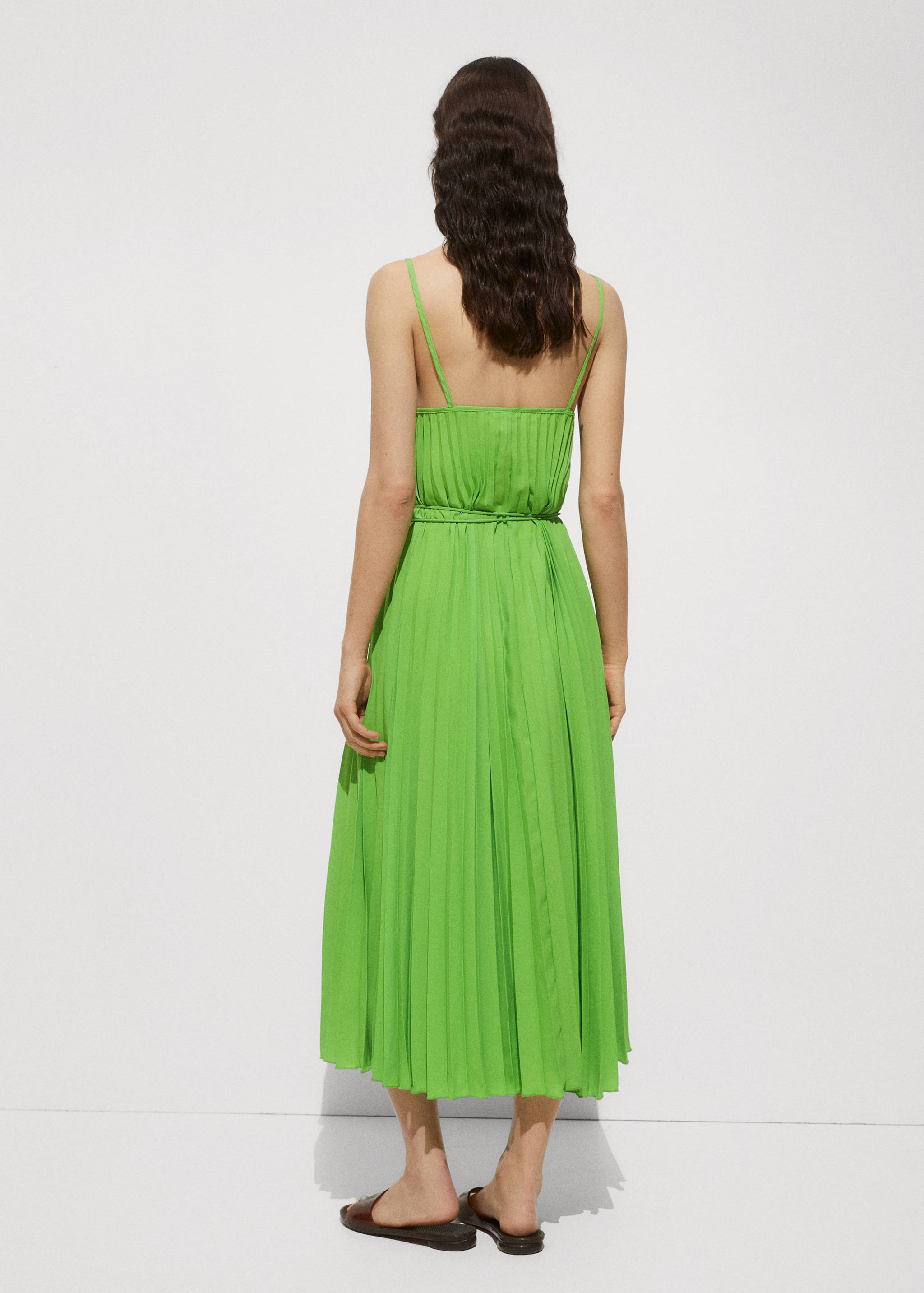 Pleated dress with bow - Reverse of the article