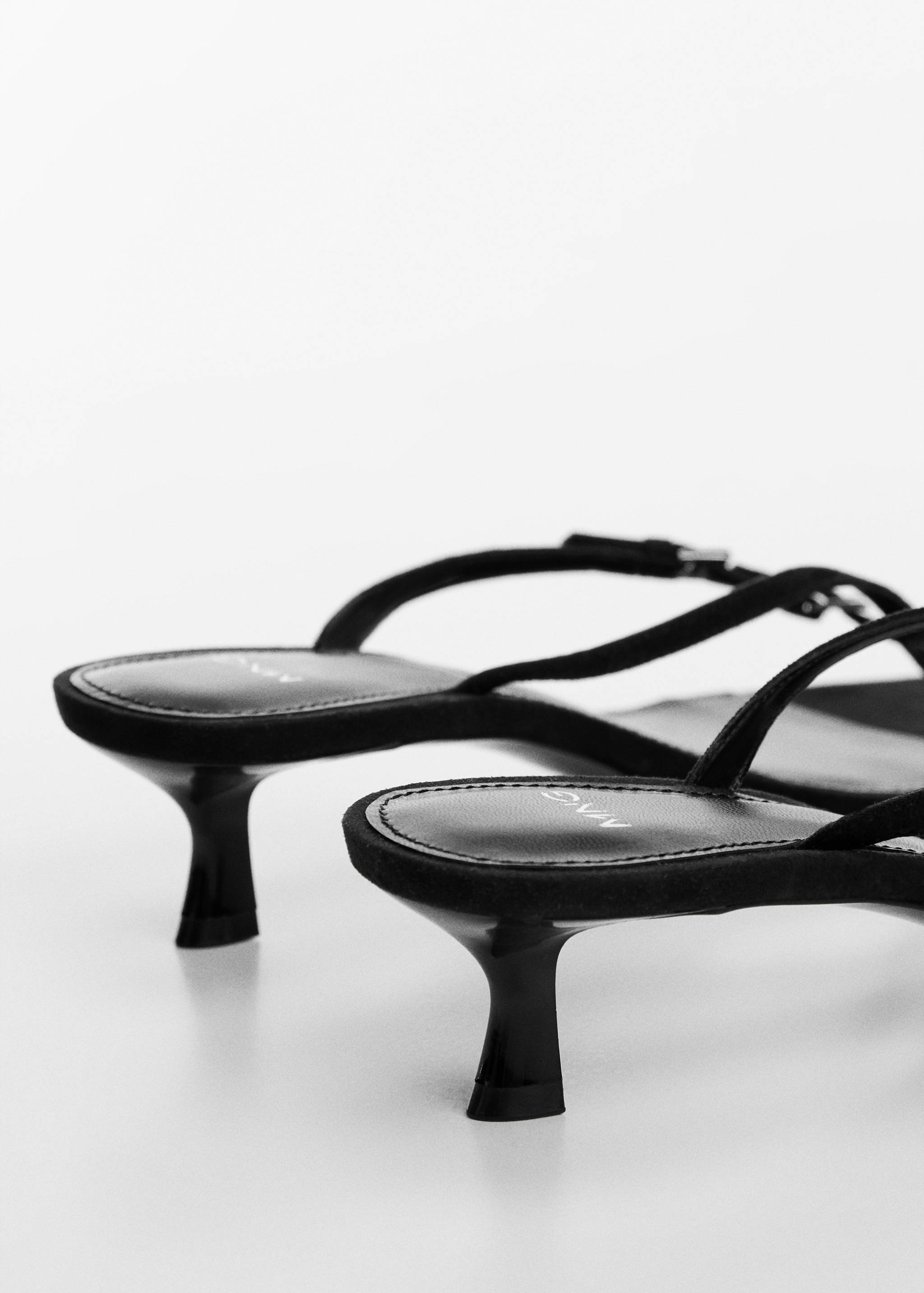 Sandalia tacón detalle hebillas - Detalle del artículo 1