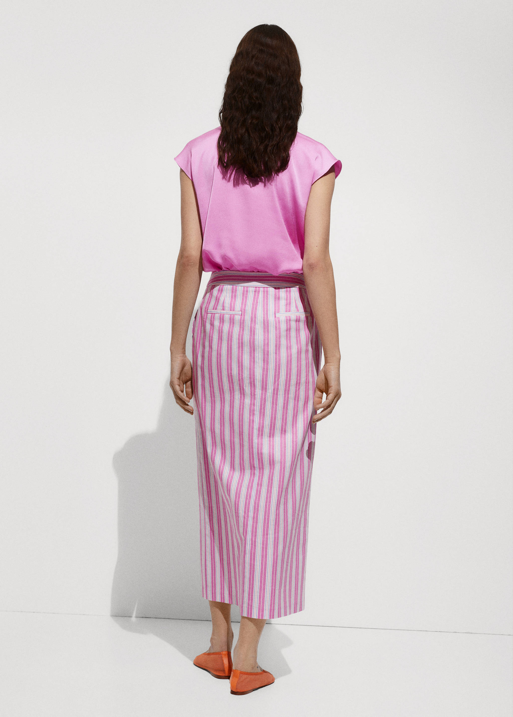 Splývavá saténová košile - Zadní strana zboží