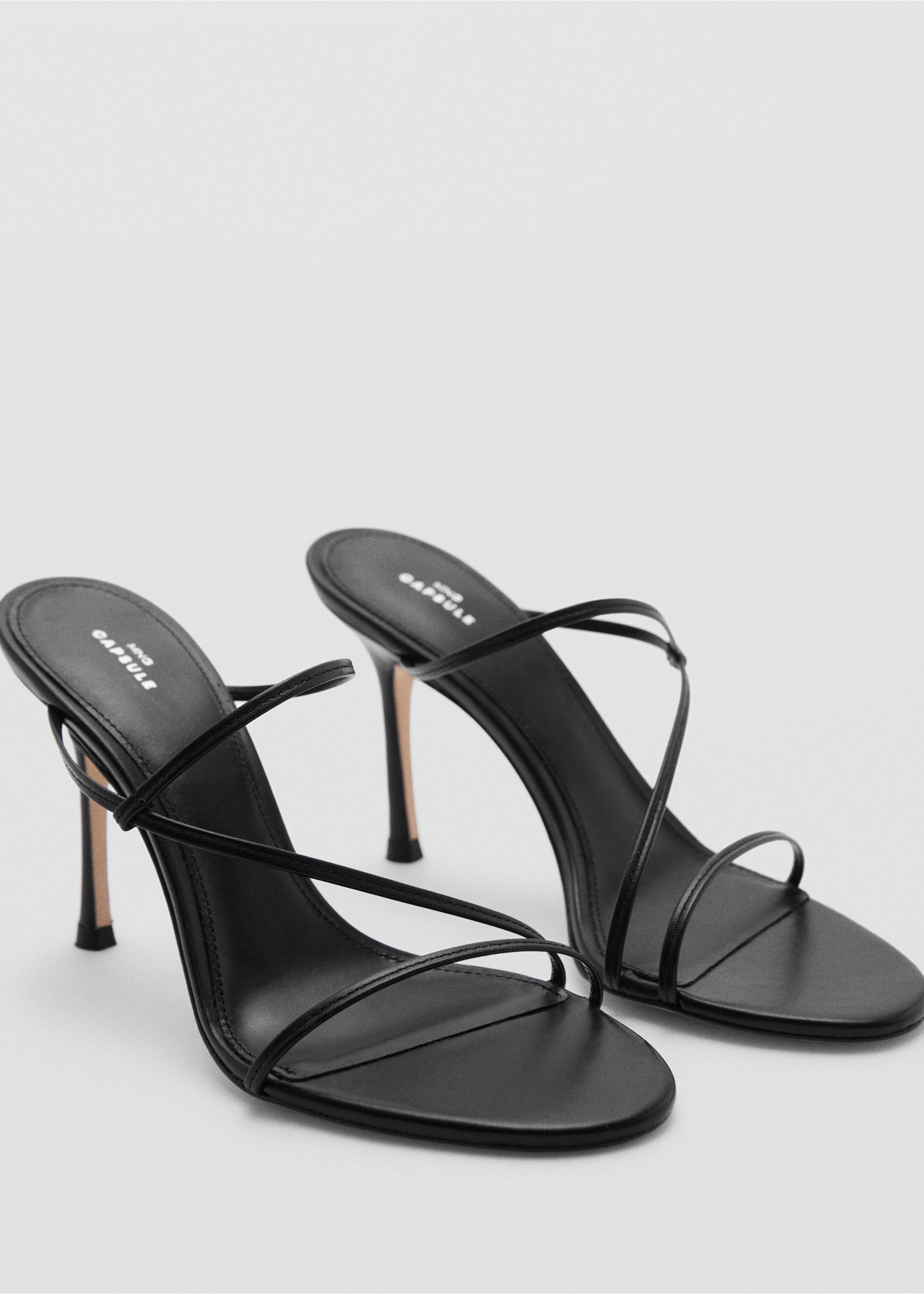 Heeled leather sandals with straps - Medium plane, Black. Ref: 77070380-00.
