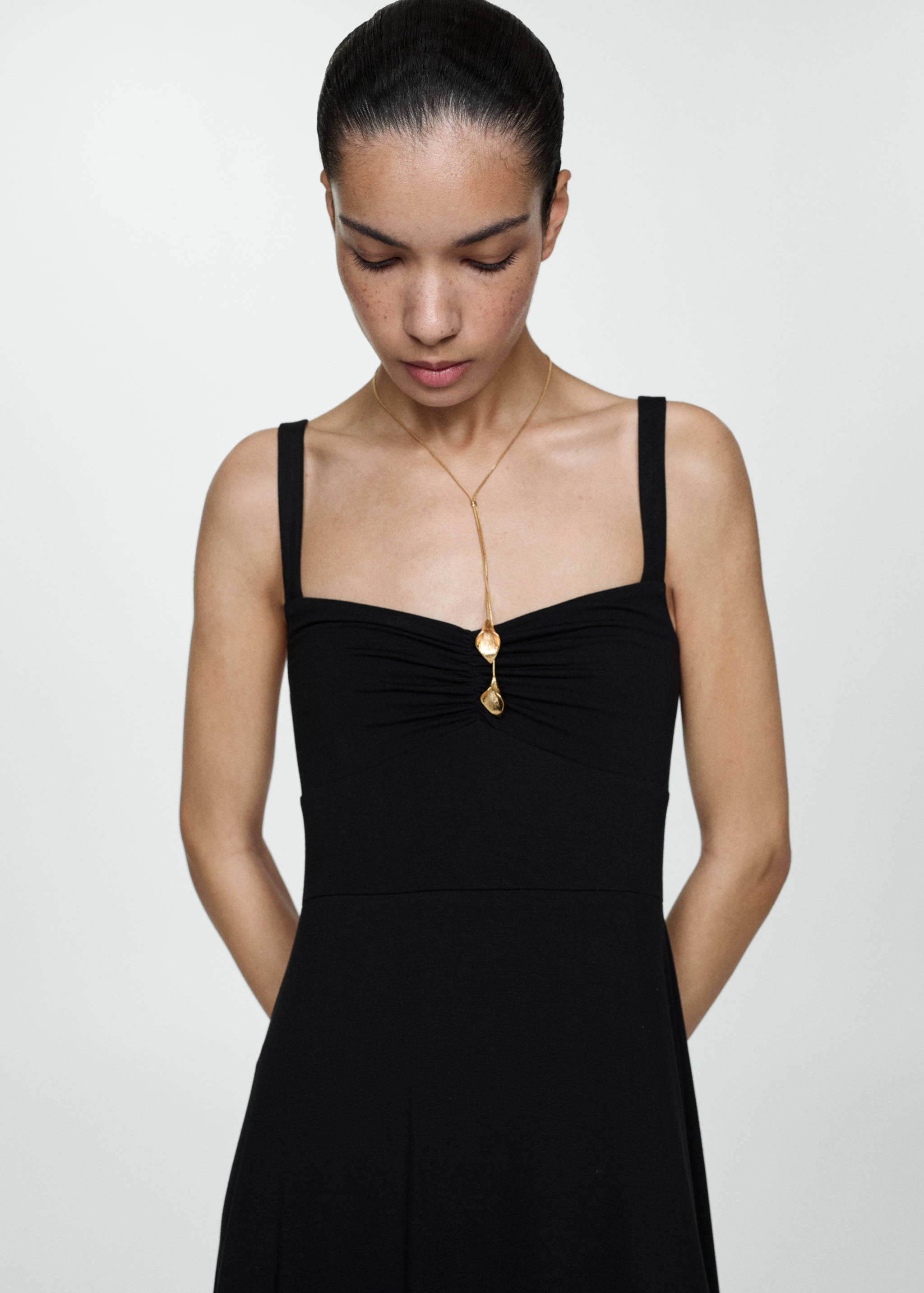 Leaf long necklace - General plane