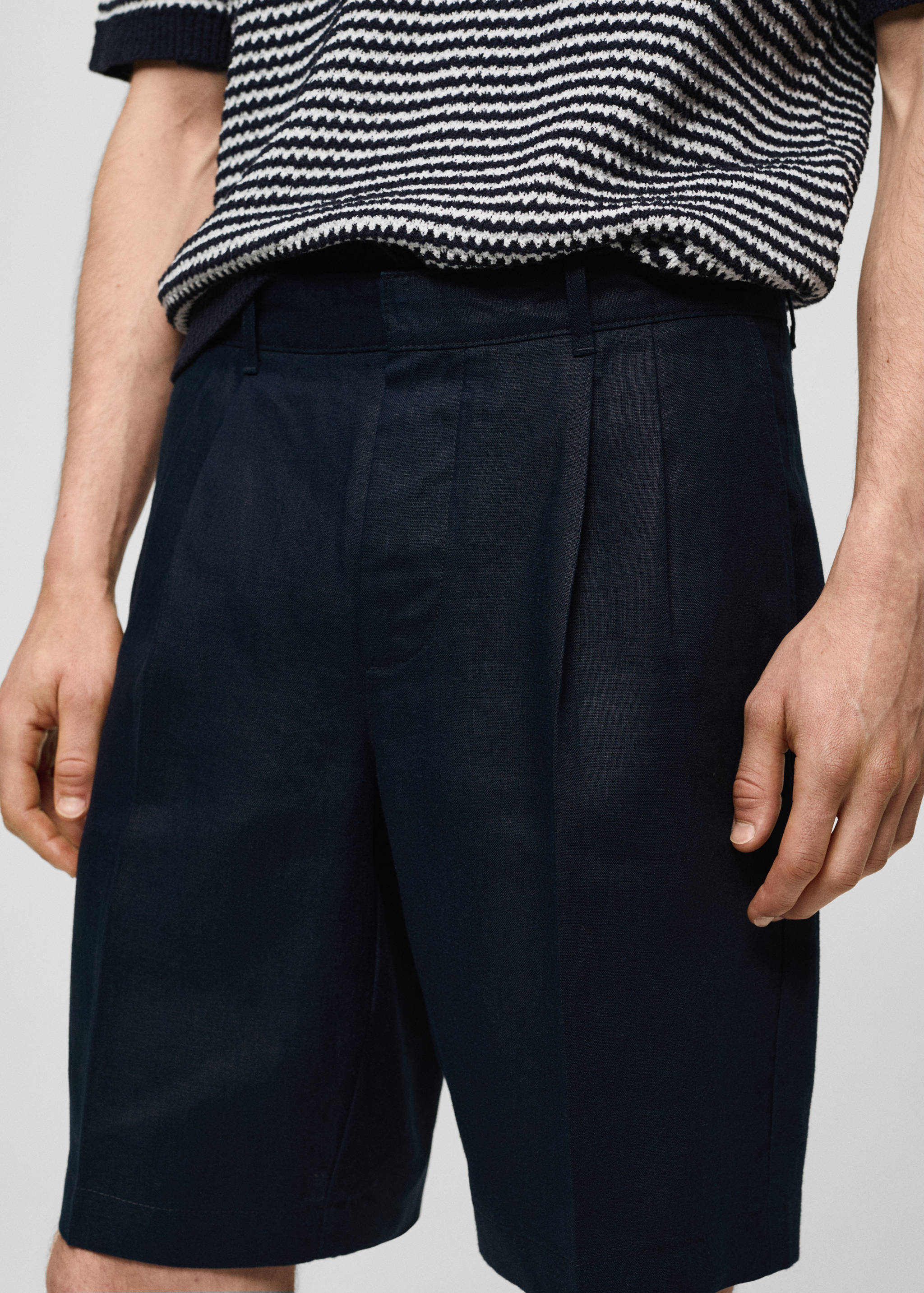 100% linen bermuda shorts with pleats - Details of the article 1