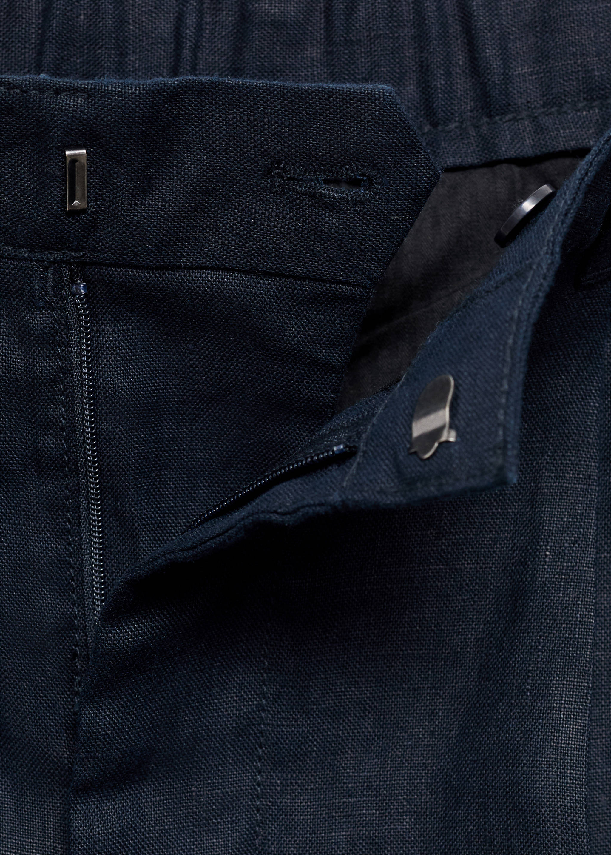 100% linen bermuda shorts with pleats - Details of the article 8