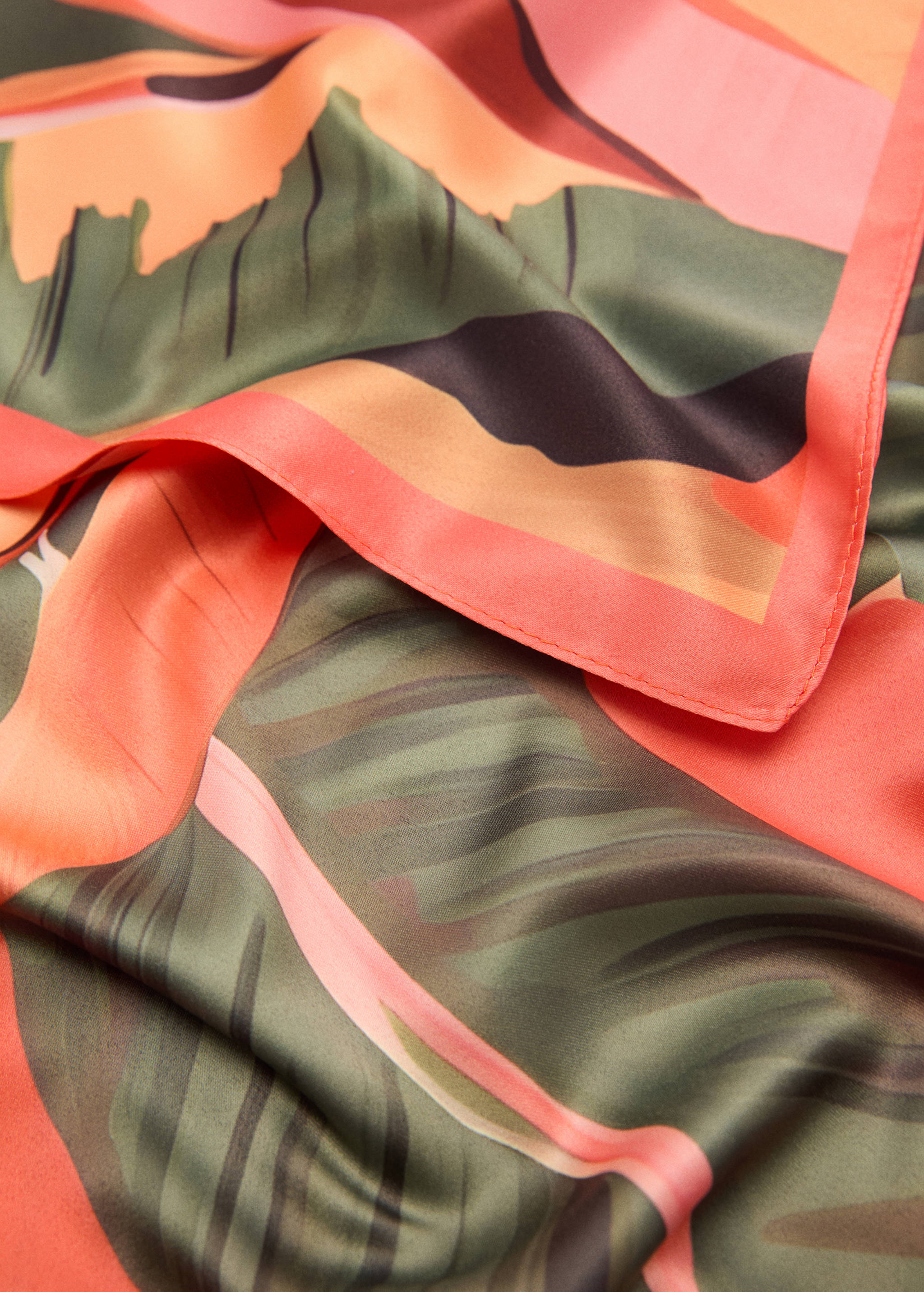 Pañuelo estampado multicolor - Plano medio