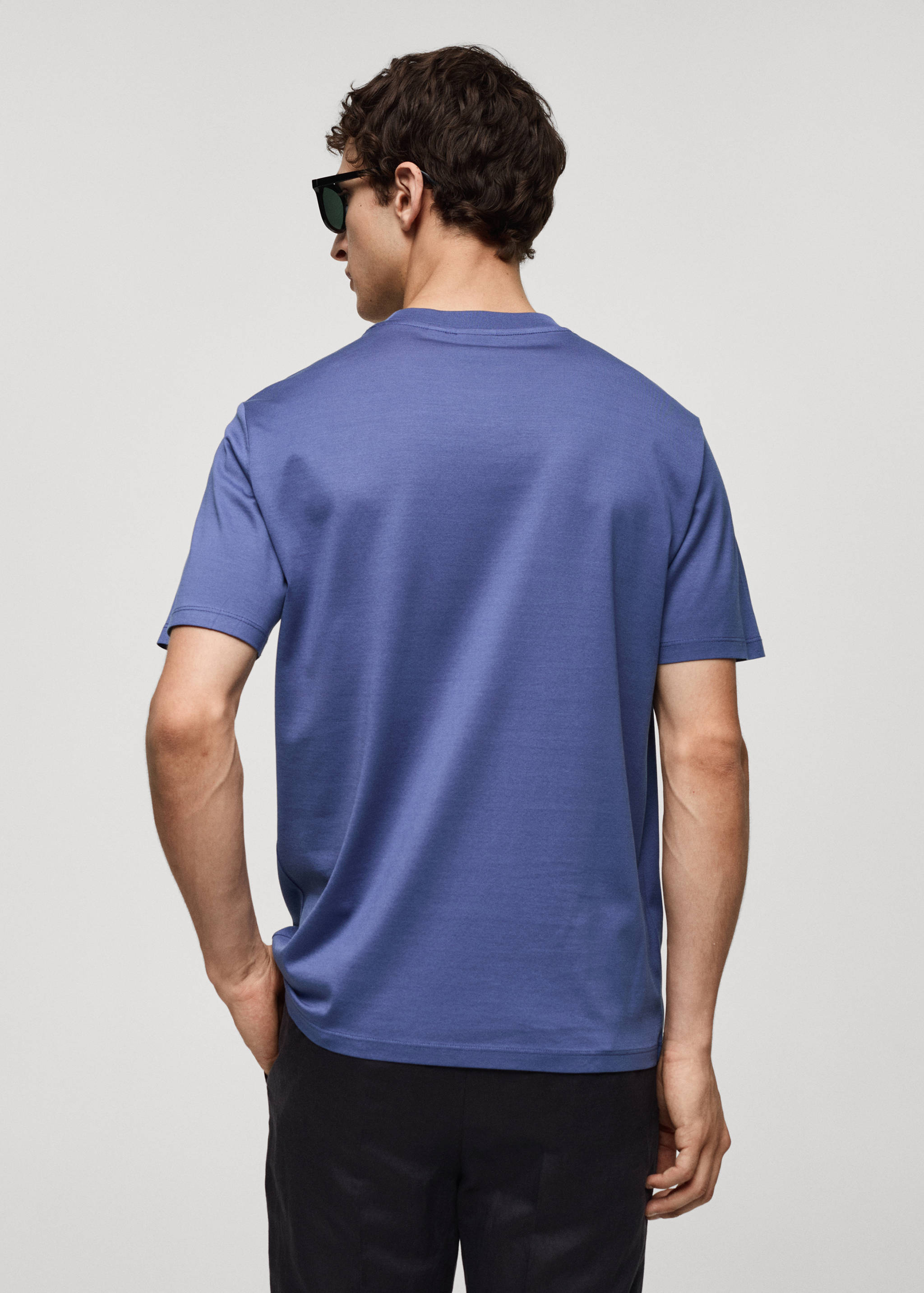 100% cotton slim-fit t-shirt - Reverse of the article