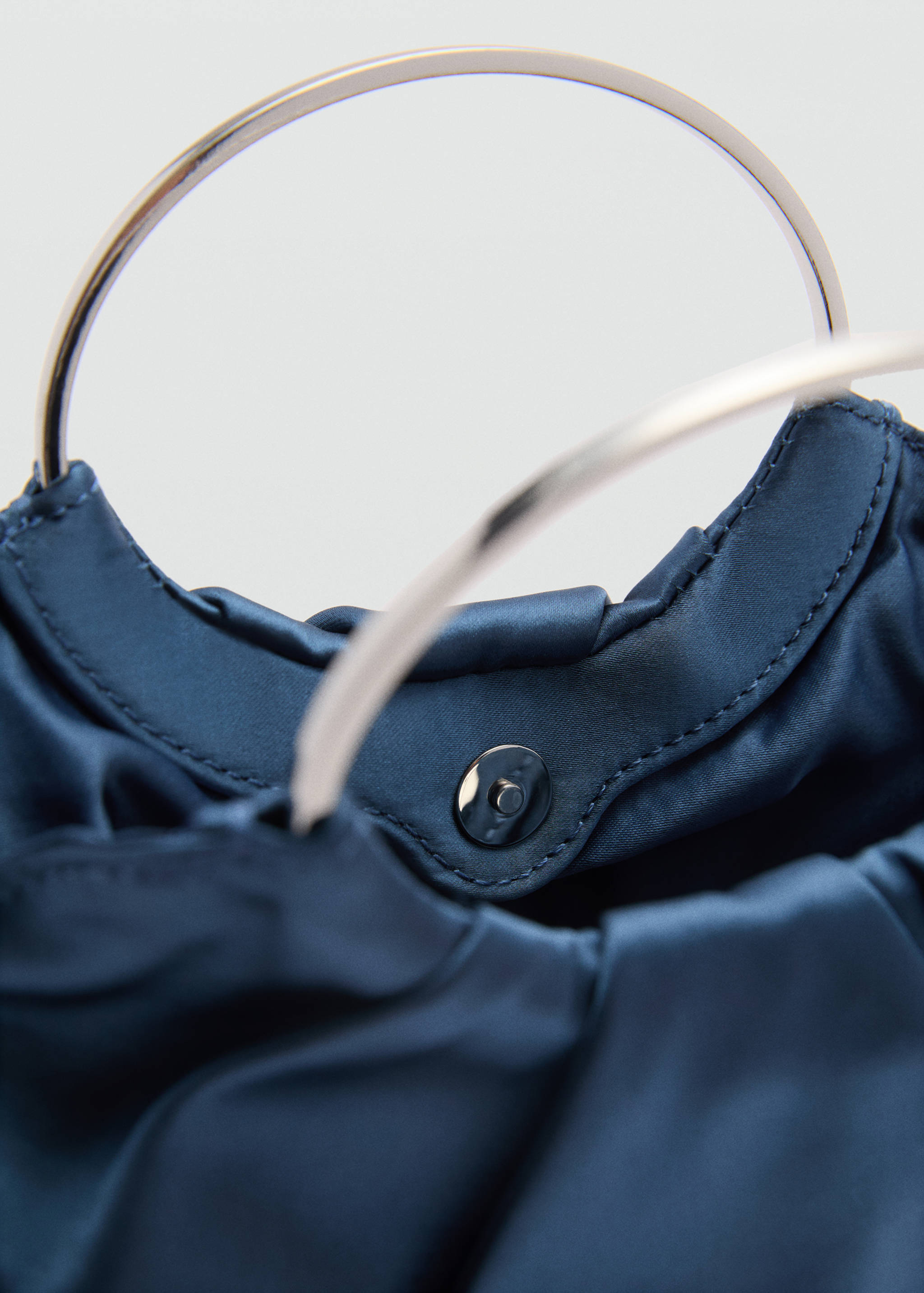 Sac satiné anneau métallique - Détail de l'article 1