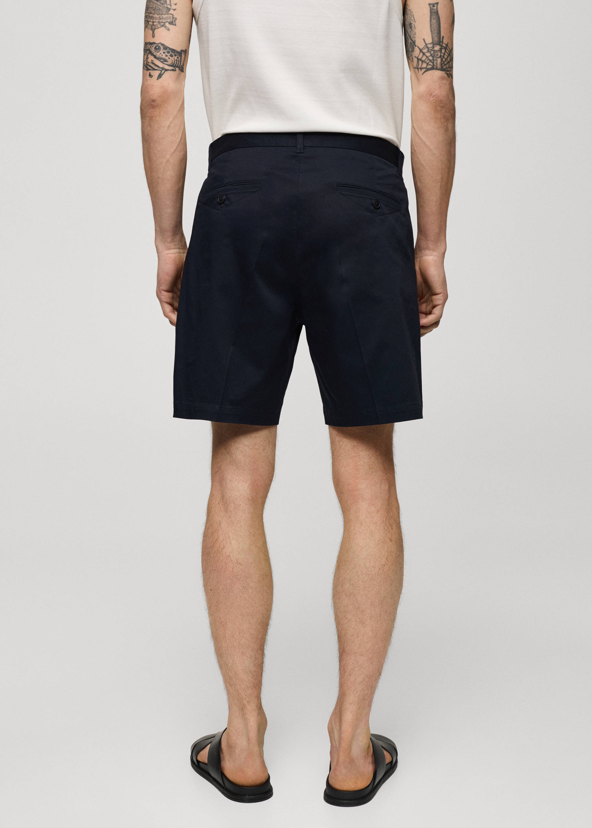 Slim fit cotton Bermuda shorts - Reverse of the article