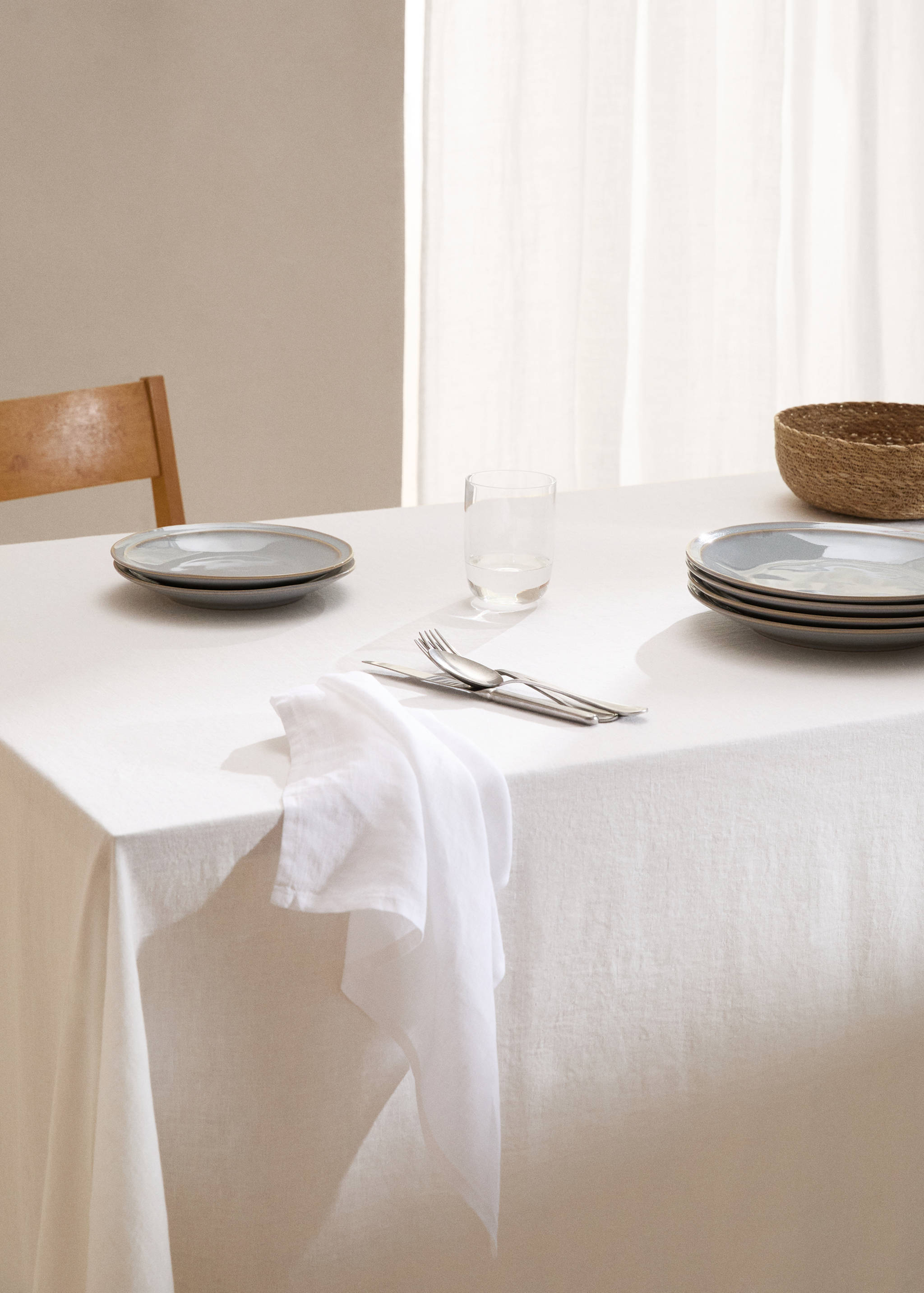 100% linen tablecloth for 6 to 8 diners - General plane