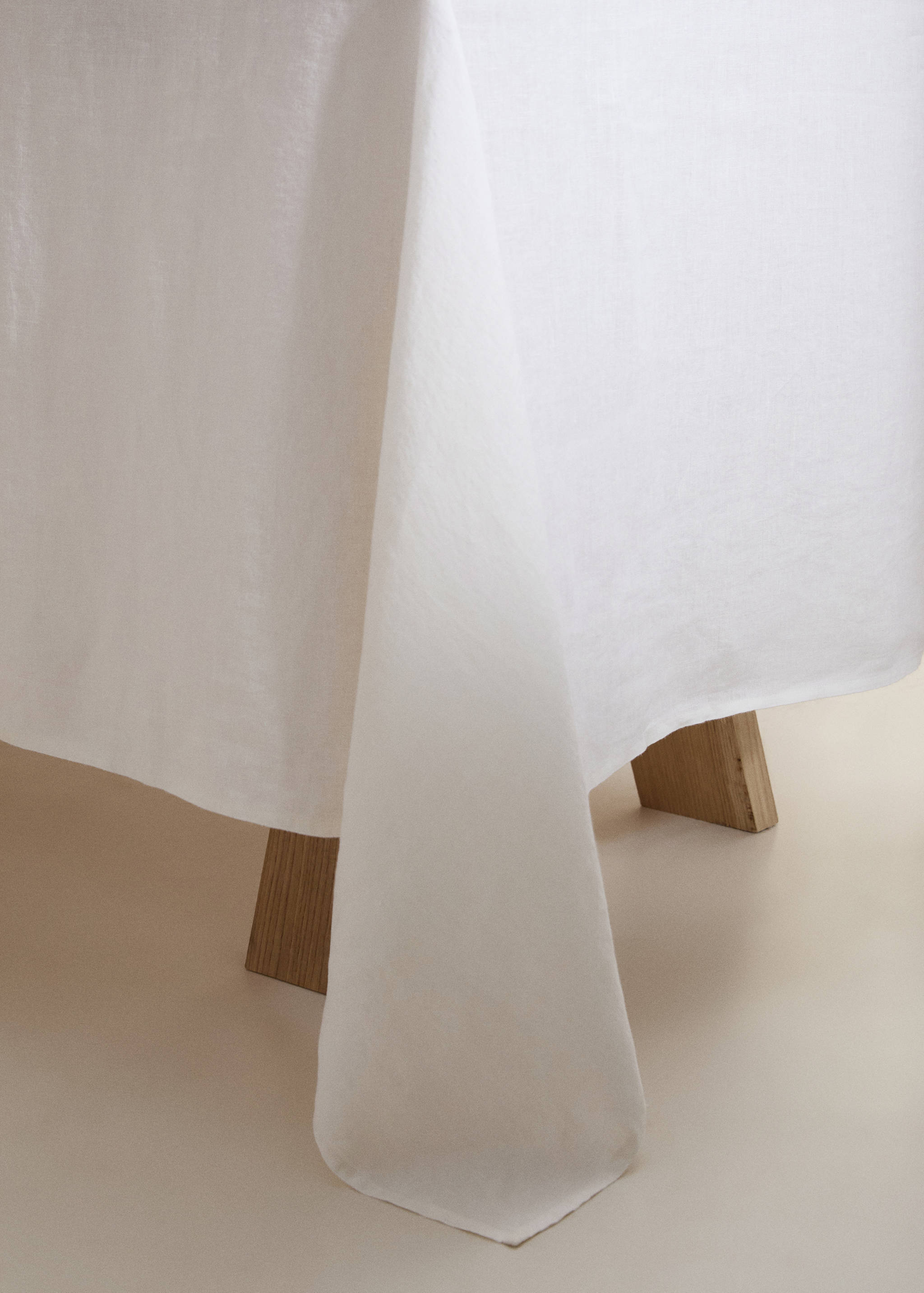 100% linen tablecloth for 6 to 8 diners - Details of the article 8