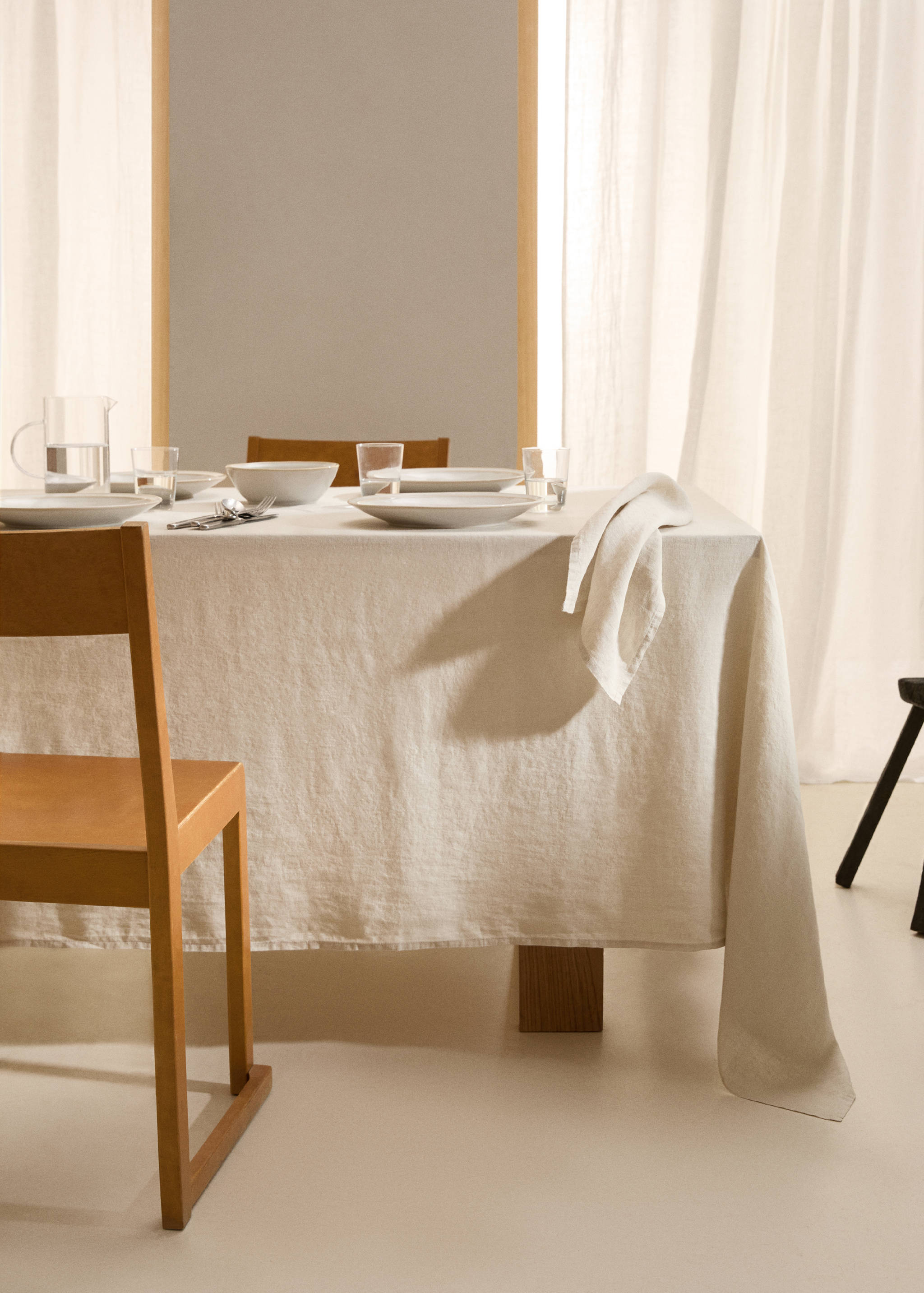 100% linen tablecloth for 6 to 8 diners - General plane