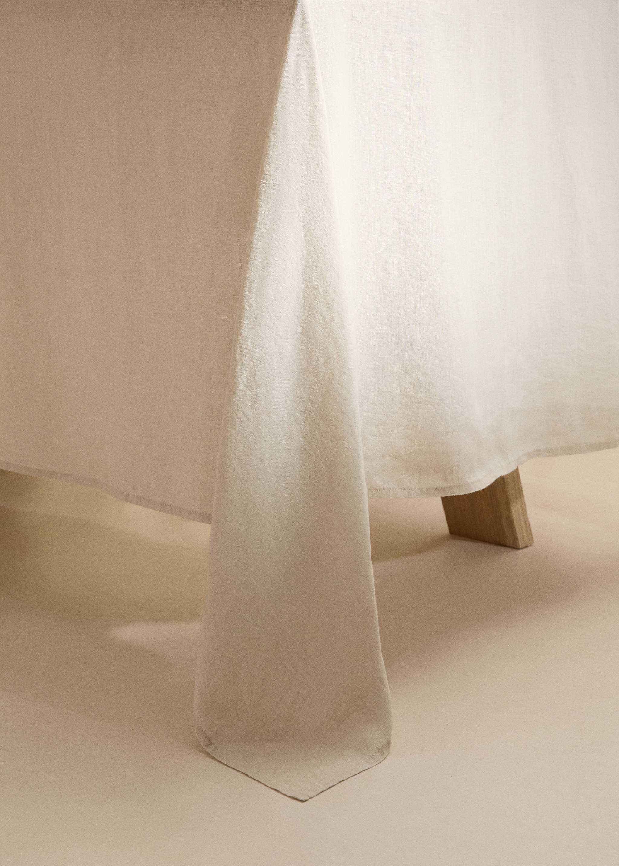 100% linen tablecloth for 6 to 8 diners - Details of the article 8