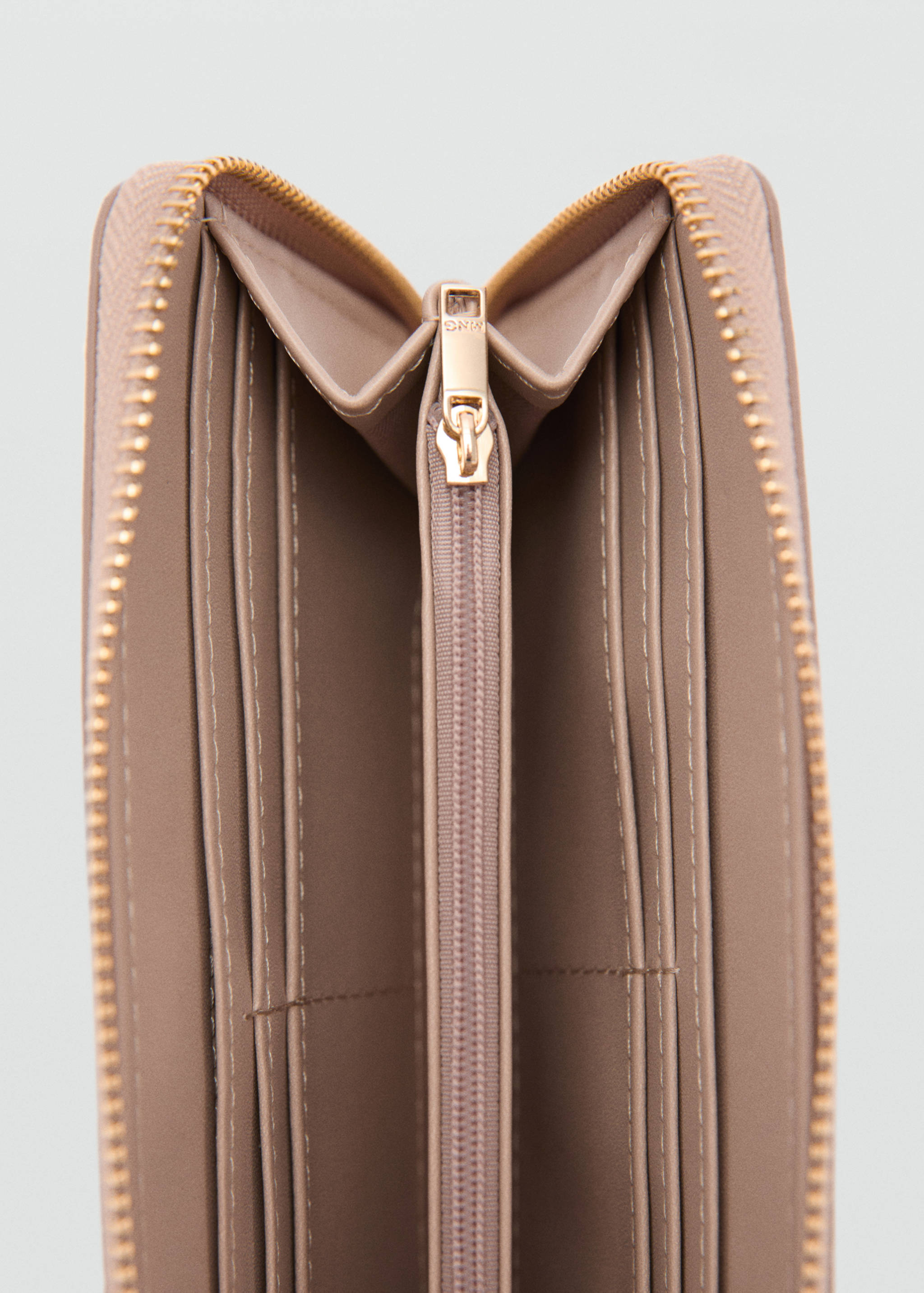 Croco wallet with zip - Details of the article 1