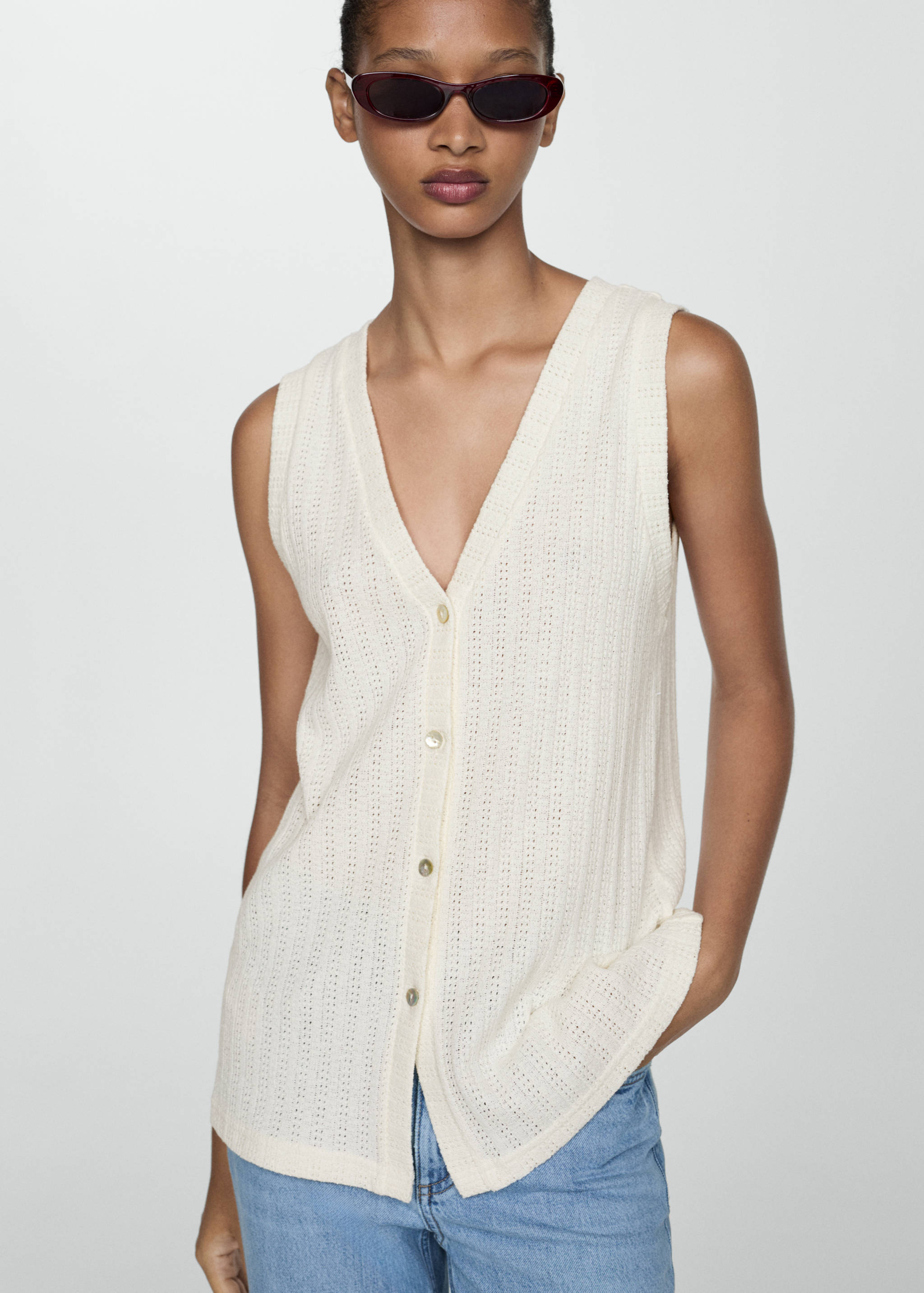 Crochet waistcoat with buttons - Details of the article 2