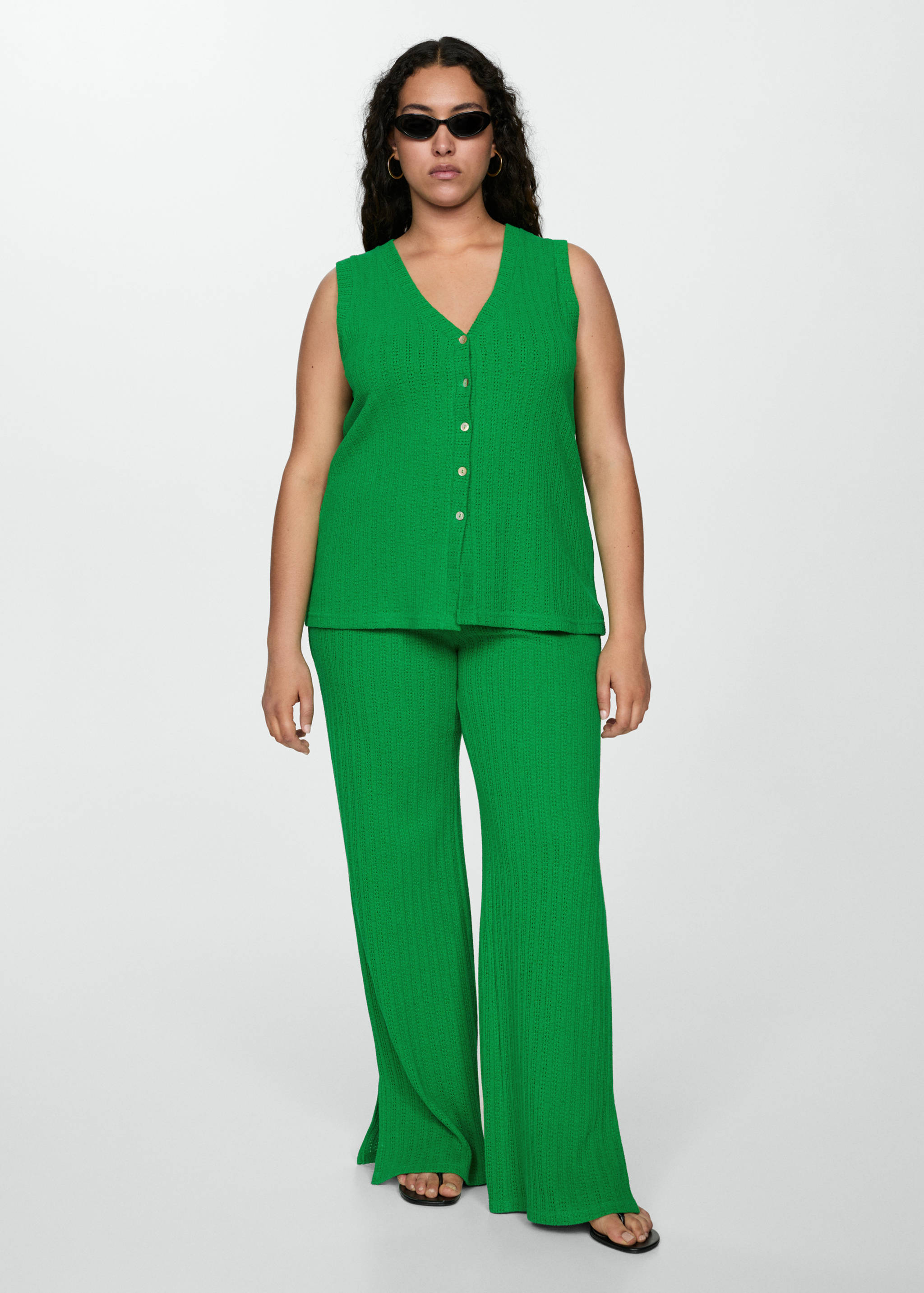 Crochet waistcoat with buttons - Details of the article 3