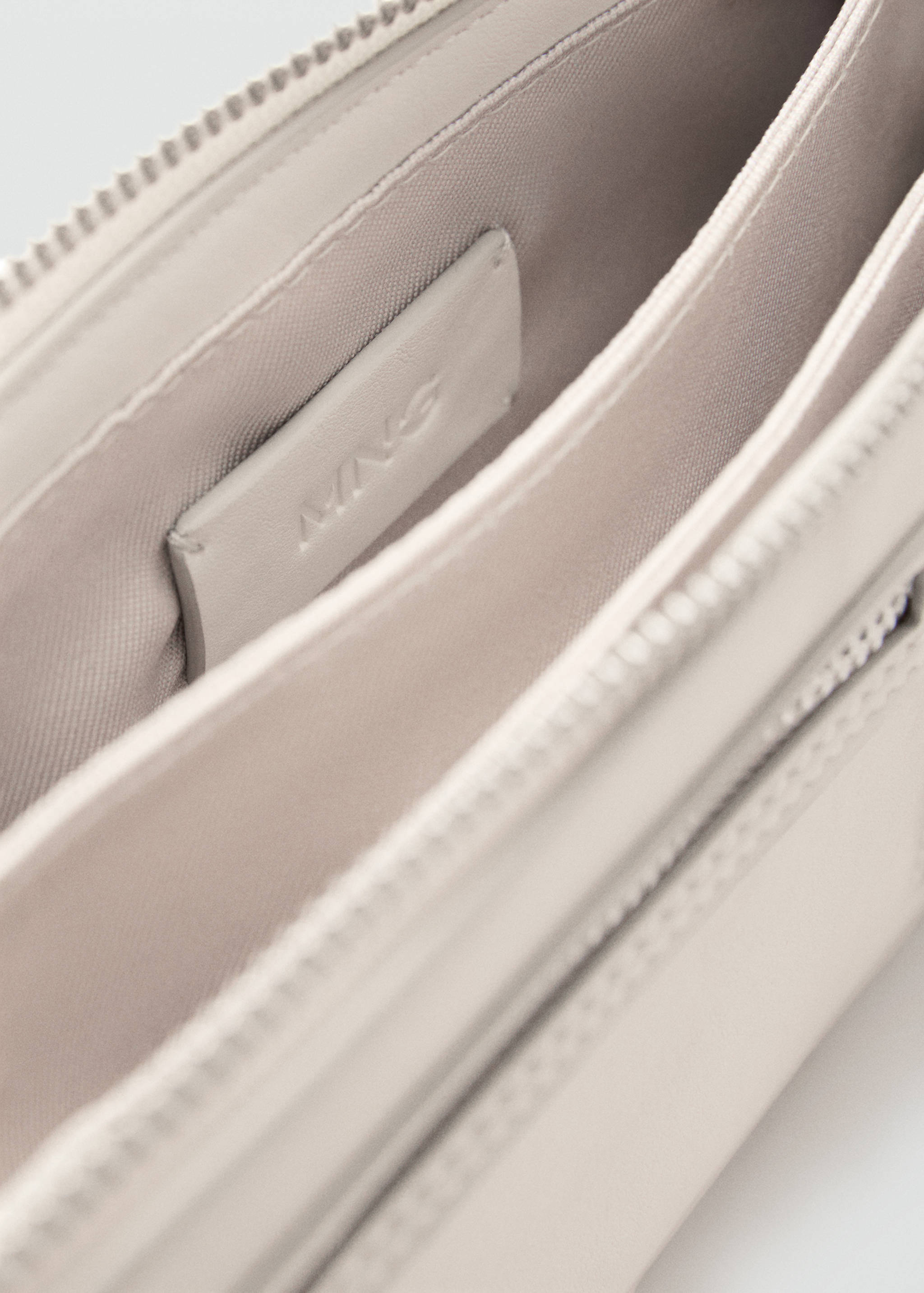 Shoulder bag with pockets - Details of the article 2