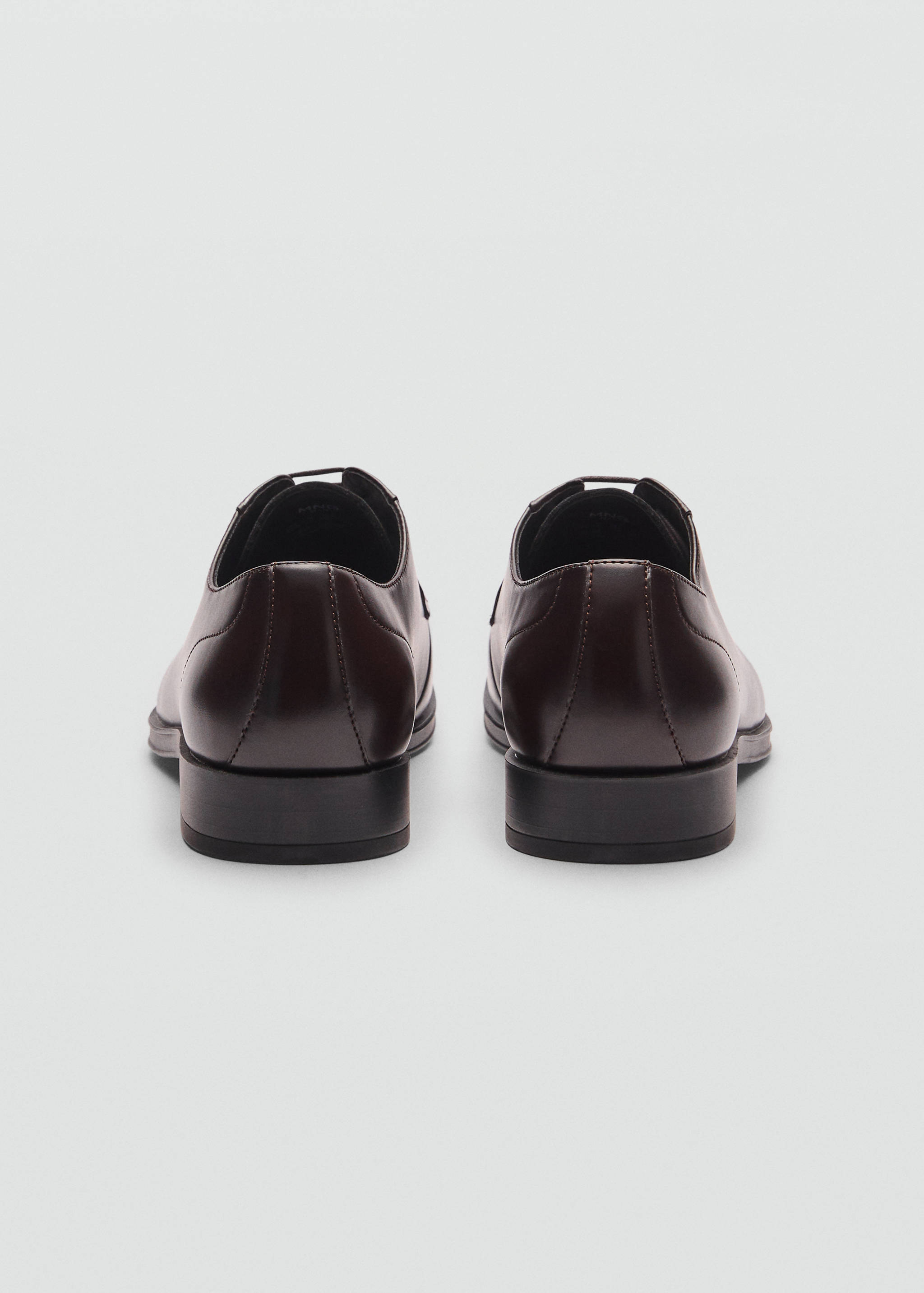 Костюмные туфли из искусственной кожи - Деталь изделия 2