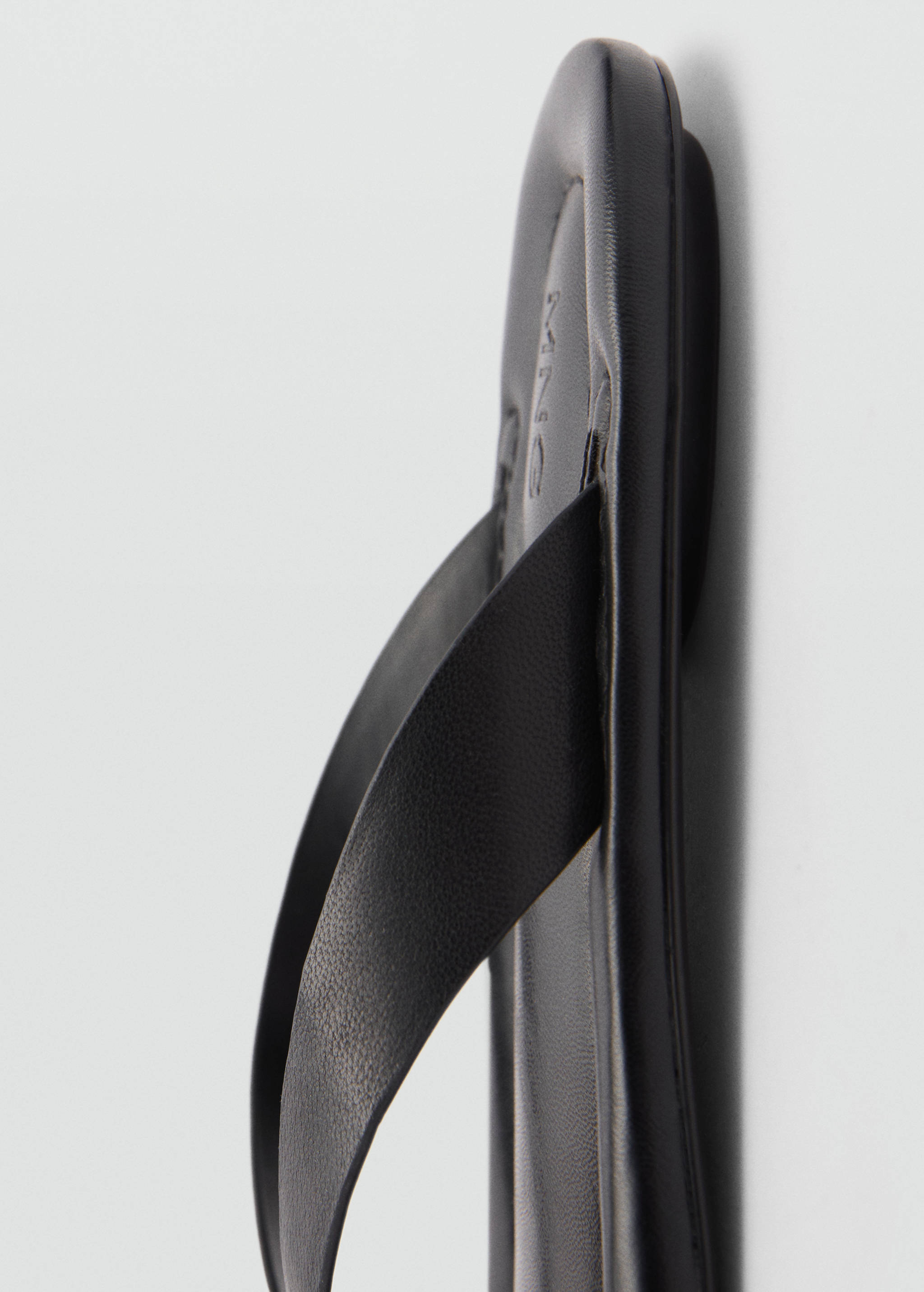 Leather sandals with adornment - Details of the article 1