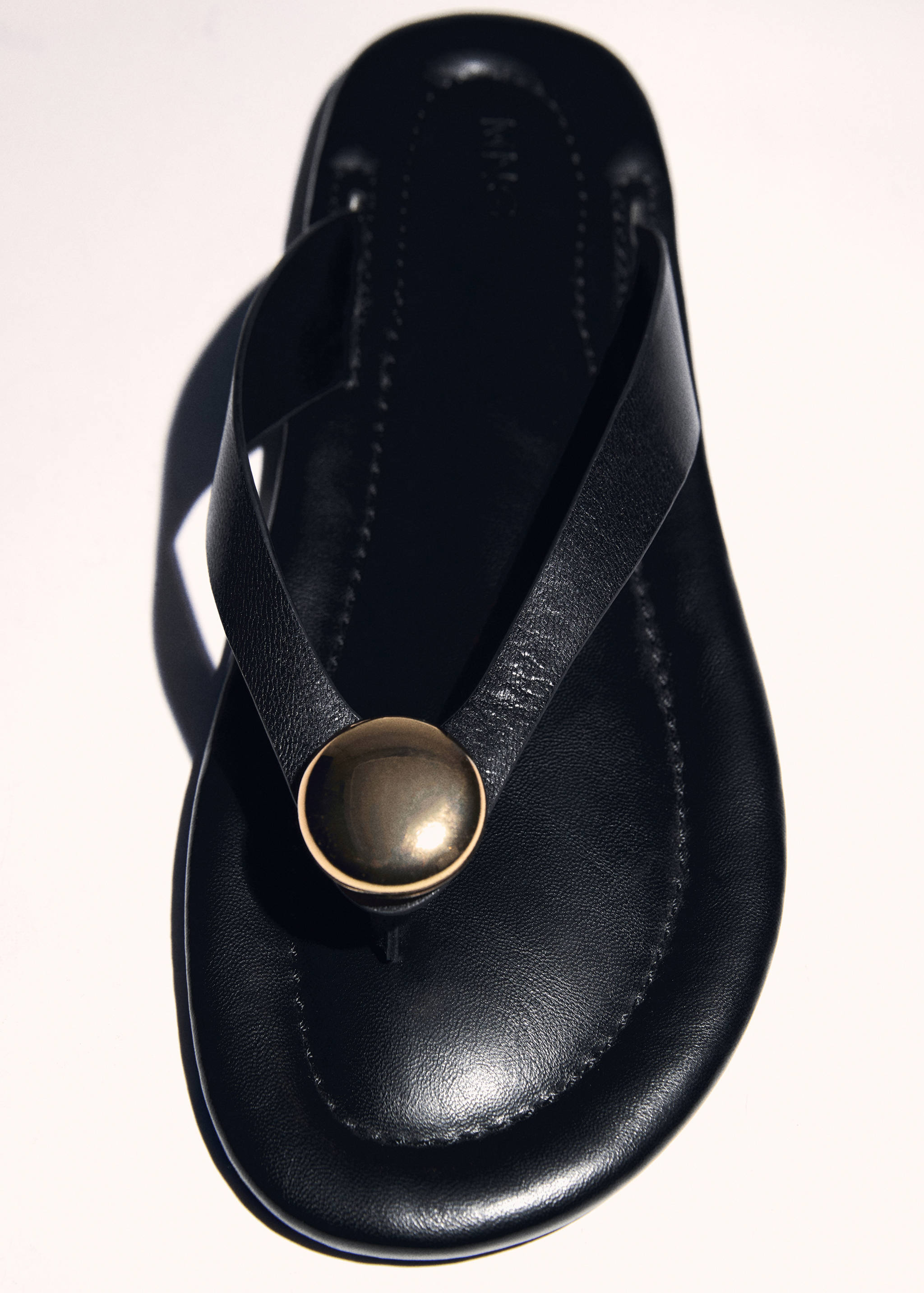 Leather sandals with adornment - Details of the article 5