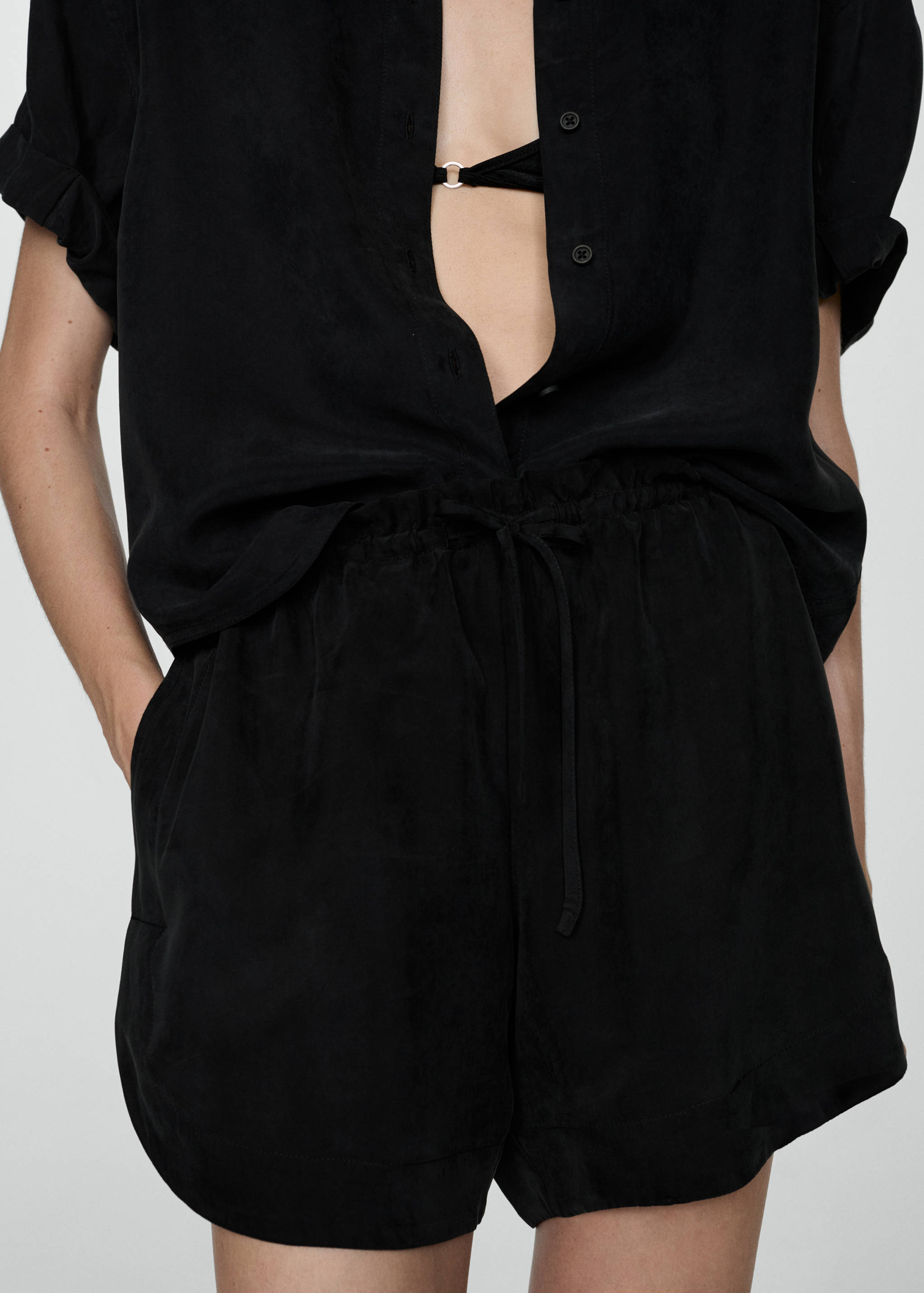 High-waisted straight-fit cupro shorts - Medium plane