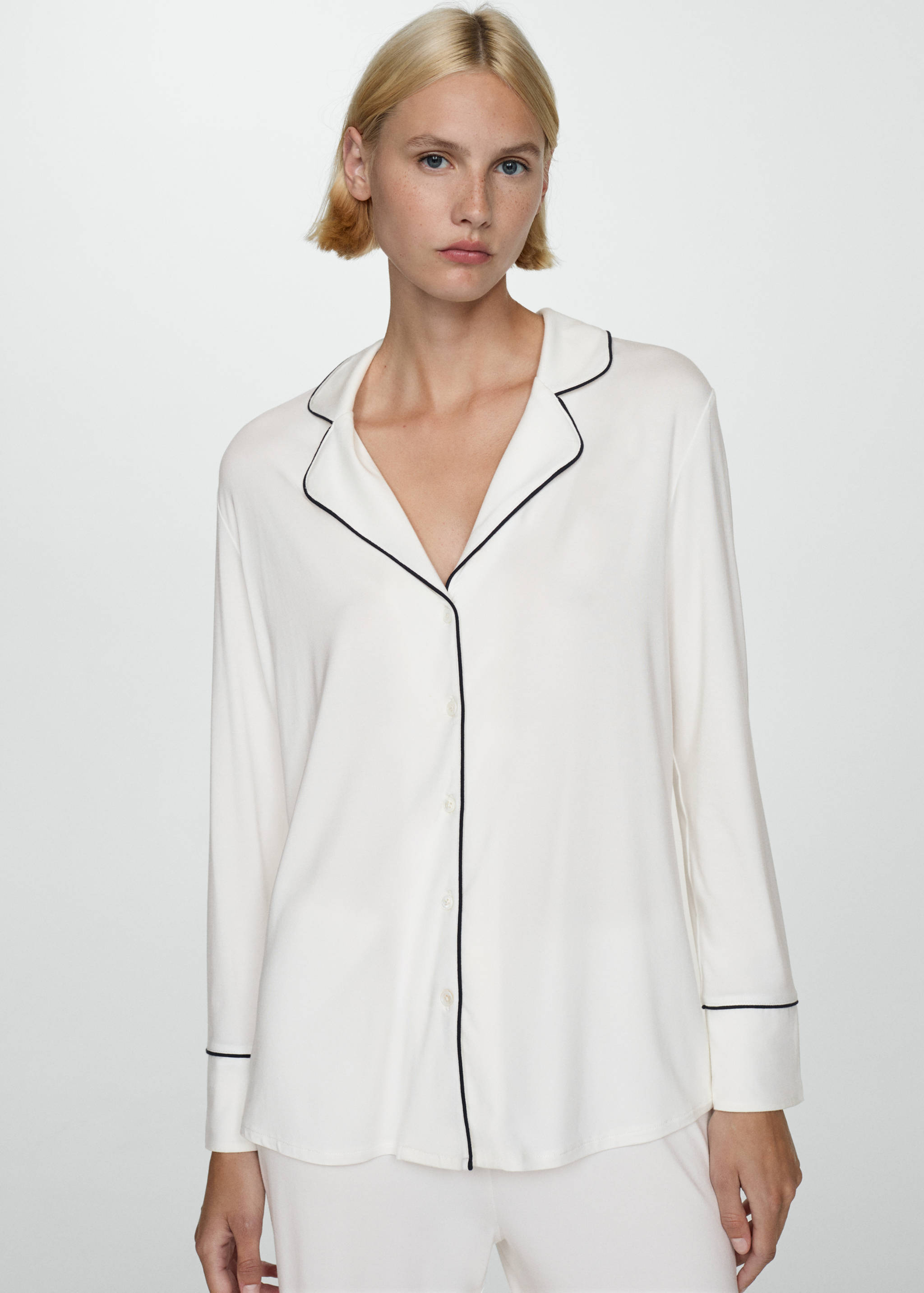 Two-piece pyjamas with piping - Details of the article 1