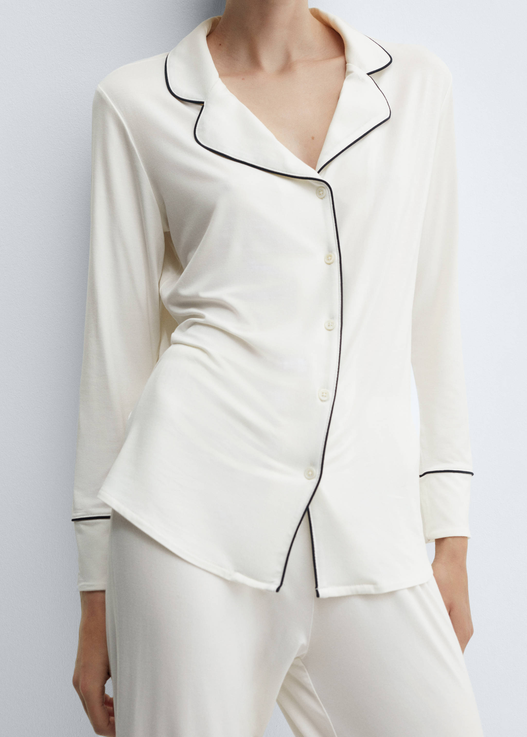 Two-piece pyjamas with piping - Details of the article 6