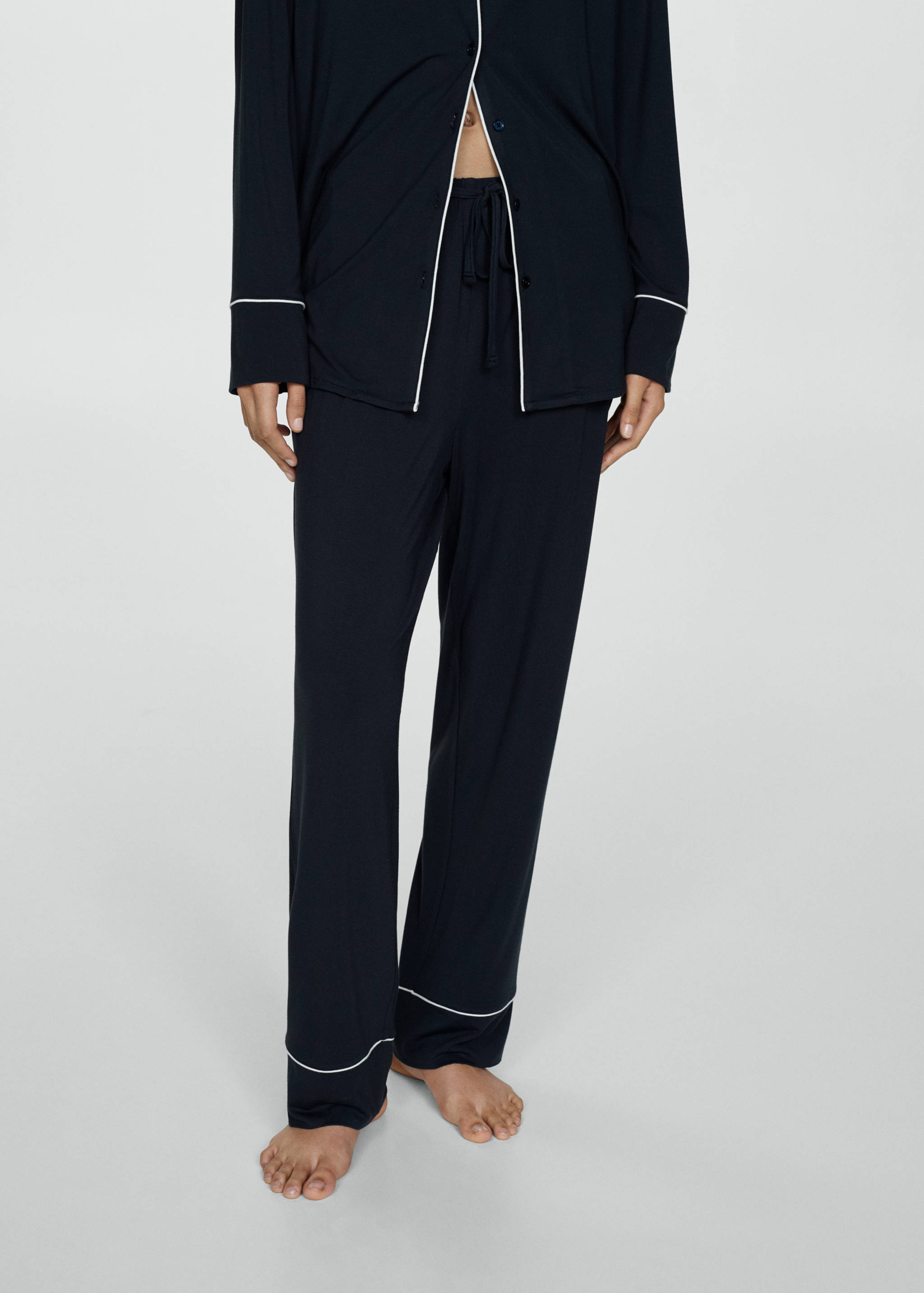 Two-piece pyjamas with piping - Medium plane