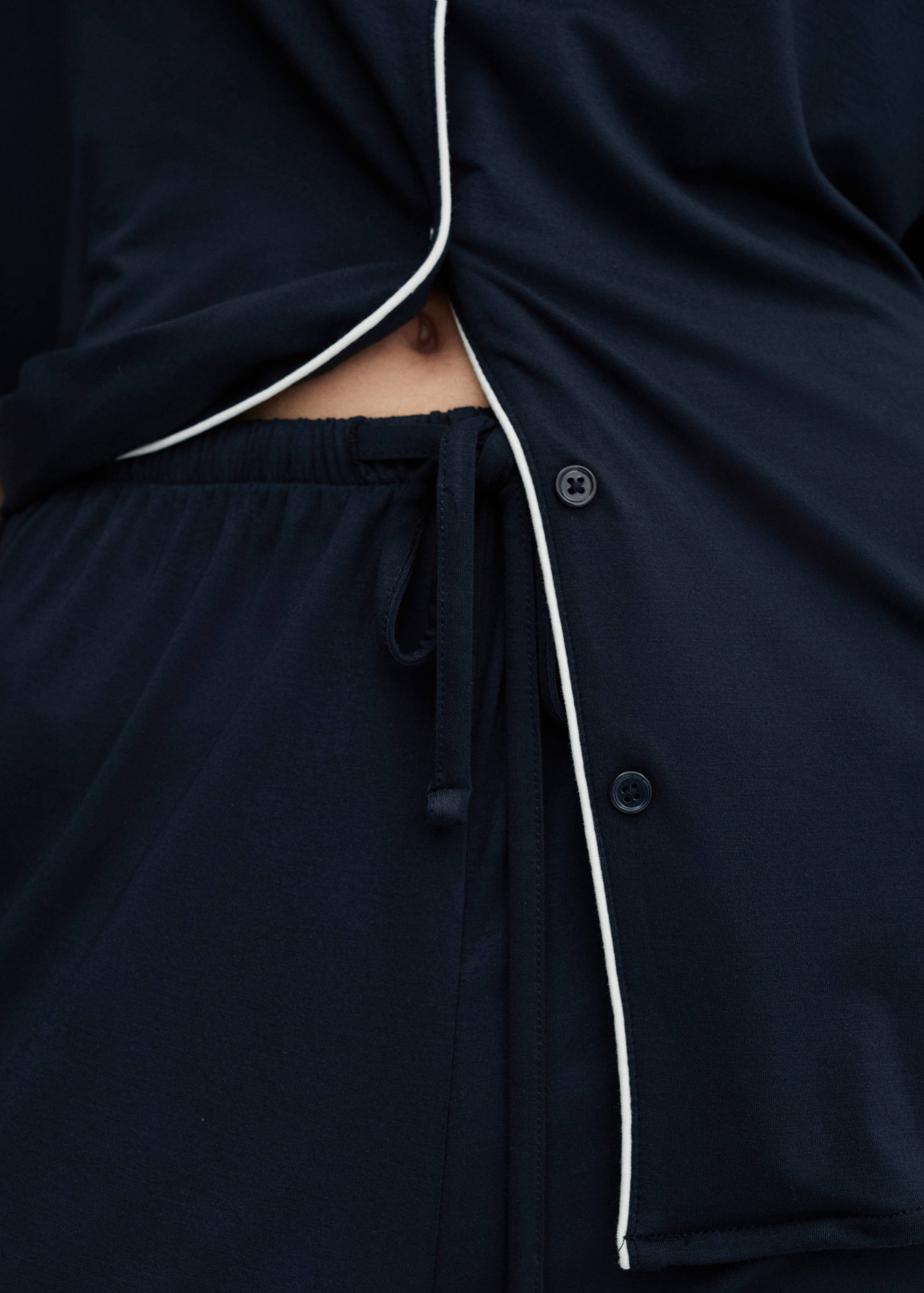 Two-piece pyjamas with piping - Details of the article 6