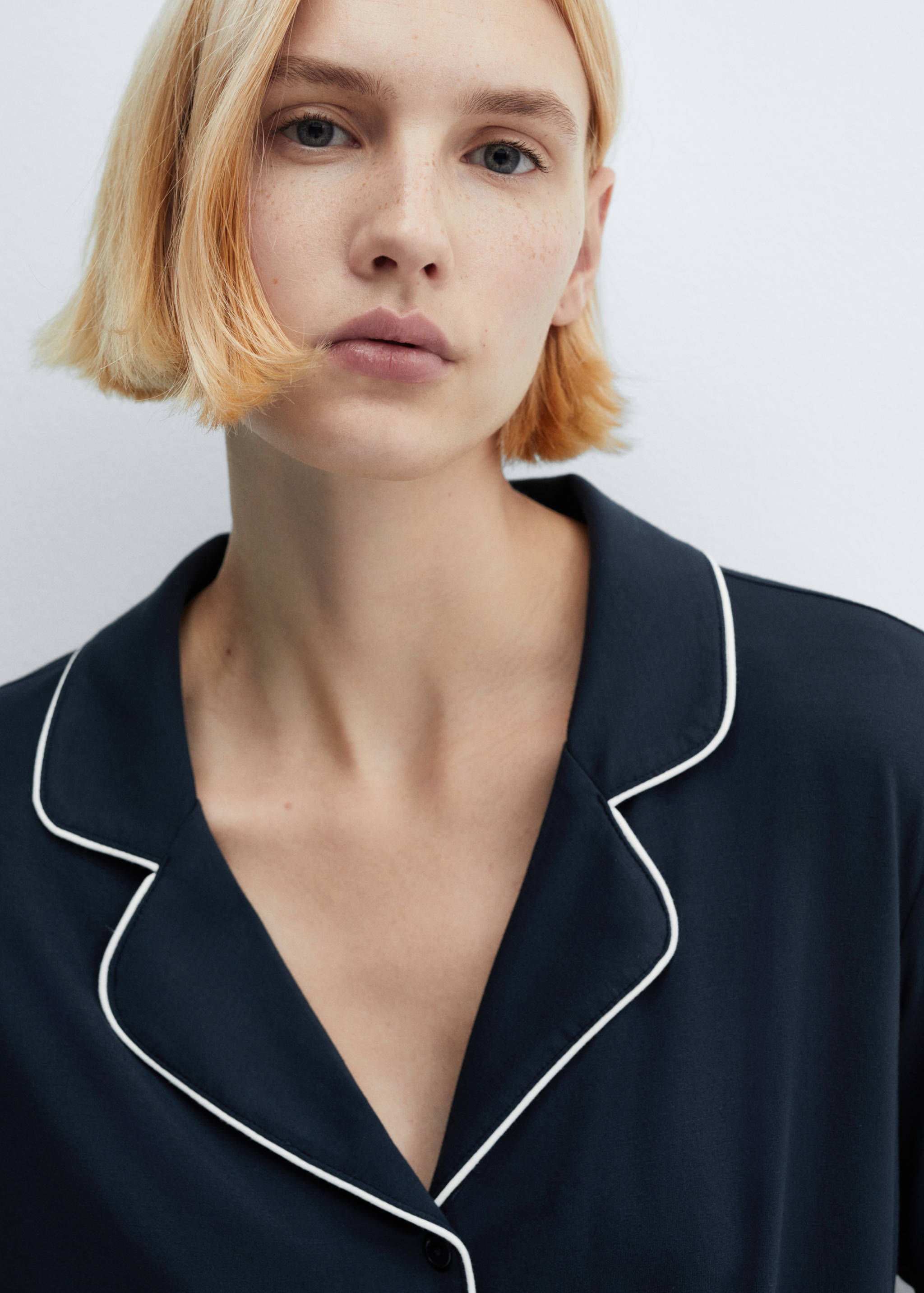 Two-piece pyjamas with piping - Details of the article 2