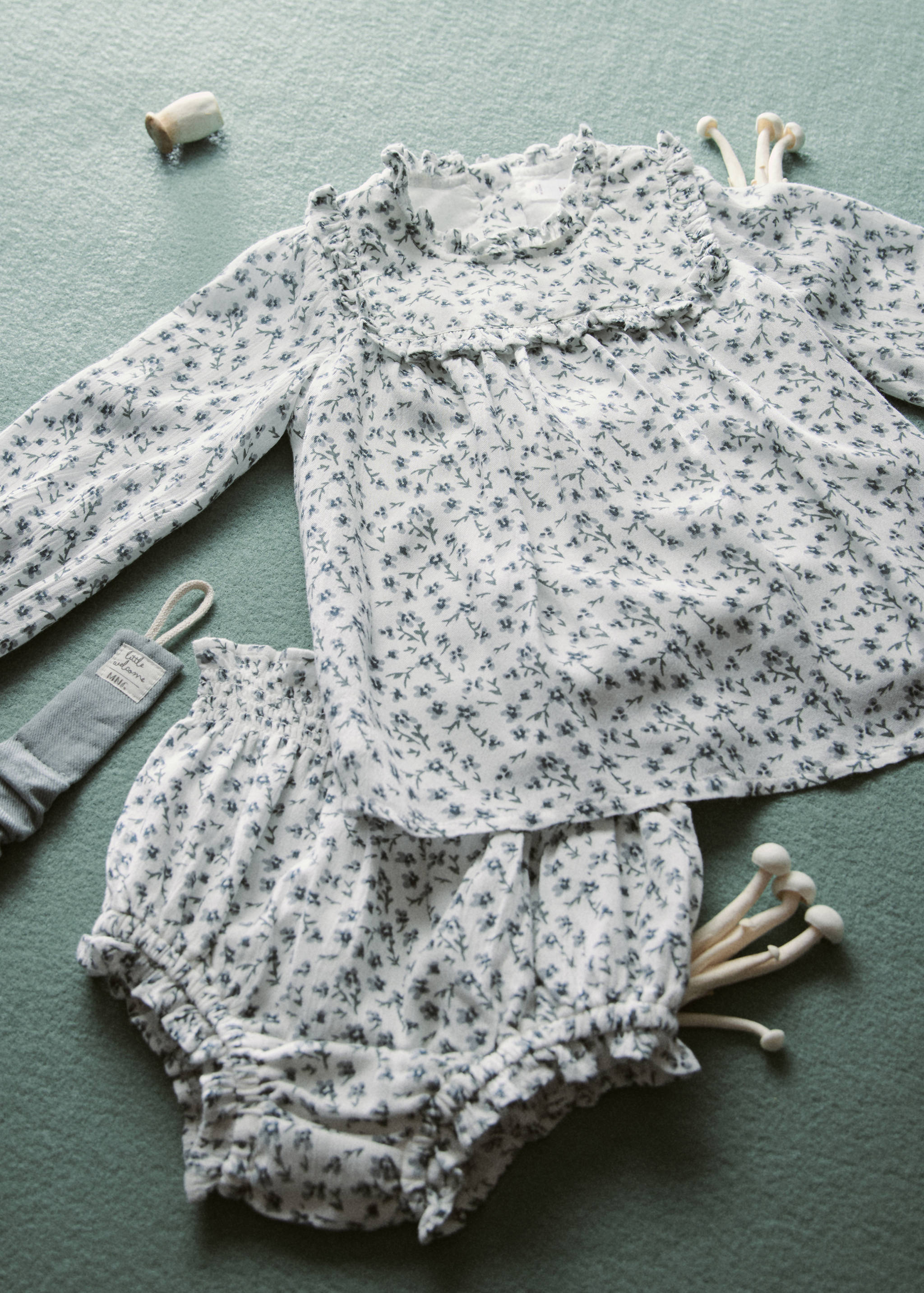 Printed dress and nappy cover - General plane