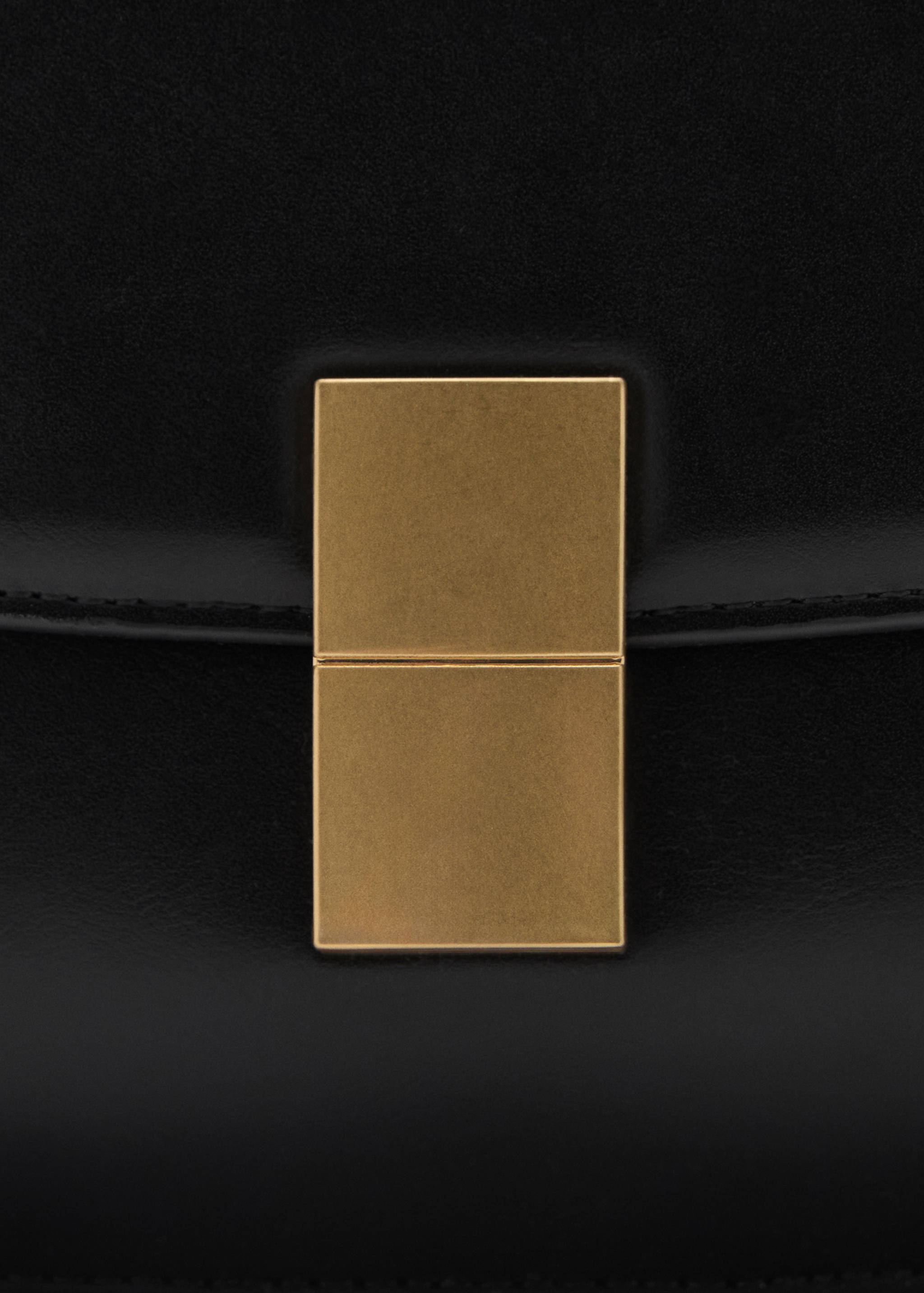 Crossbody bag with metal closure - Details of the article 2