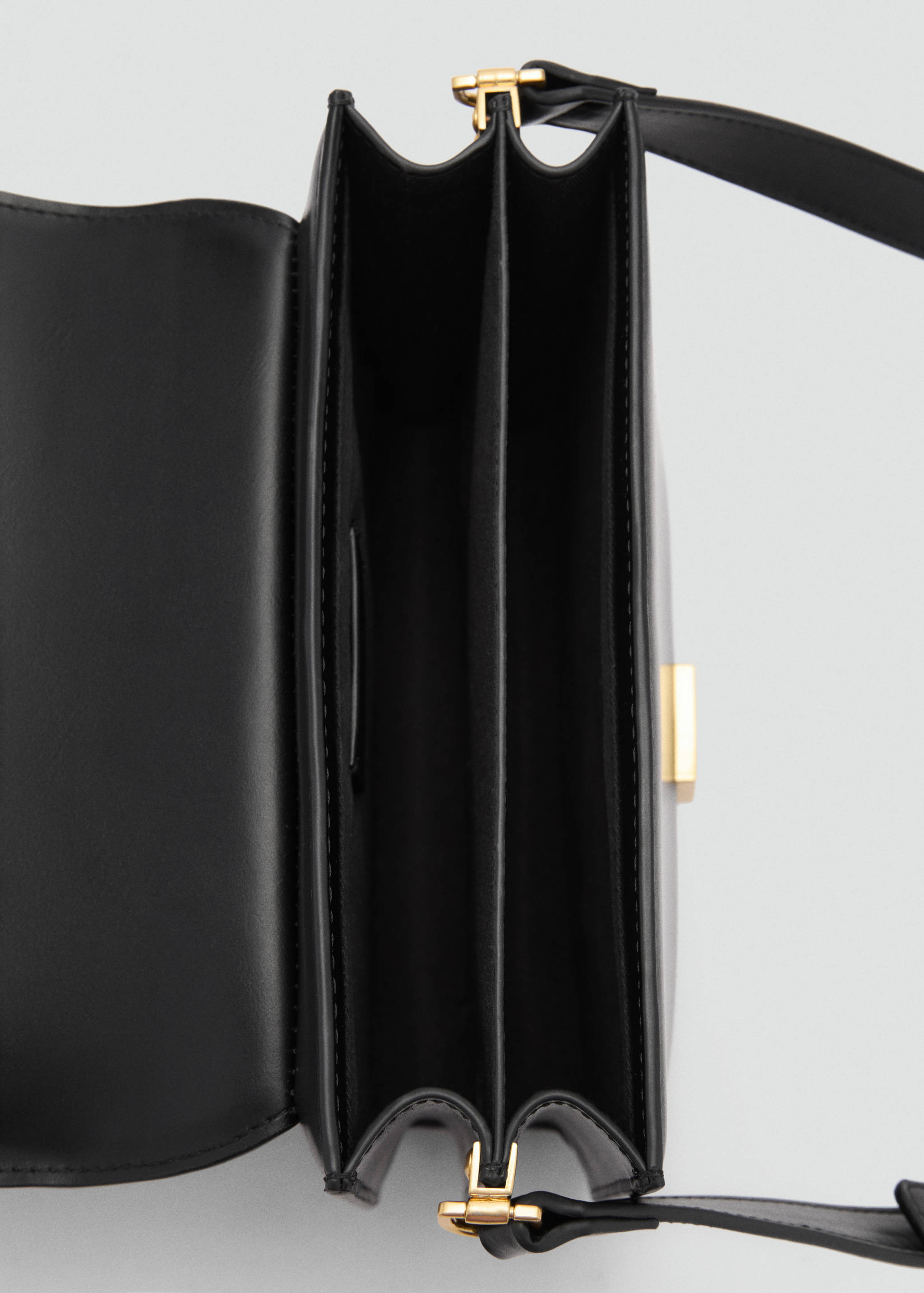 Crossbody bag with metal closure - Details of the article 3