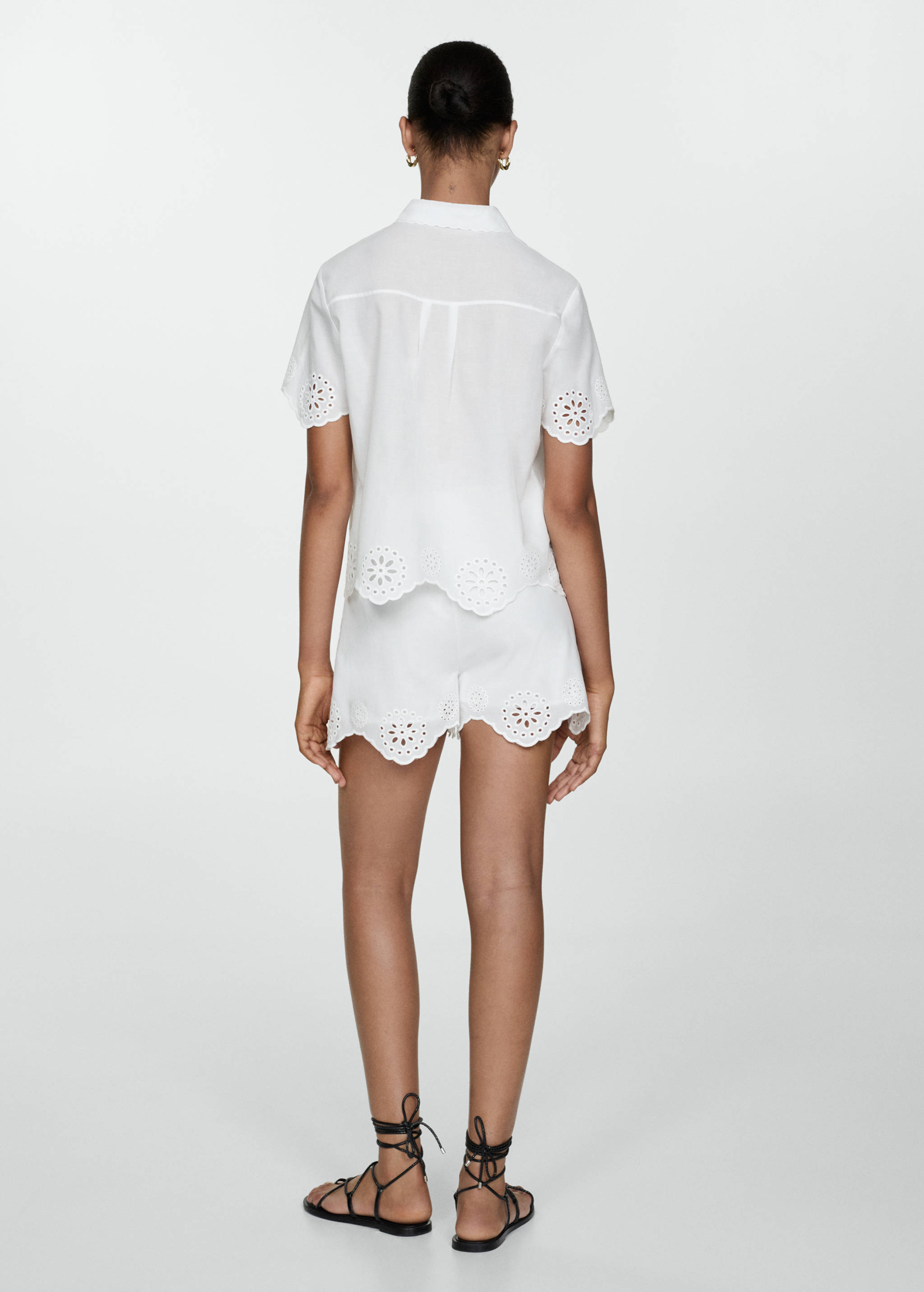 Embroidered openwork shorts - Reverse of the article
