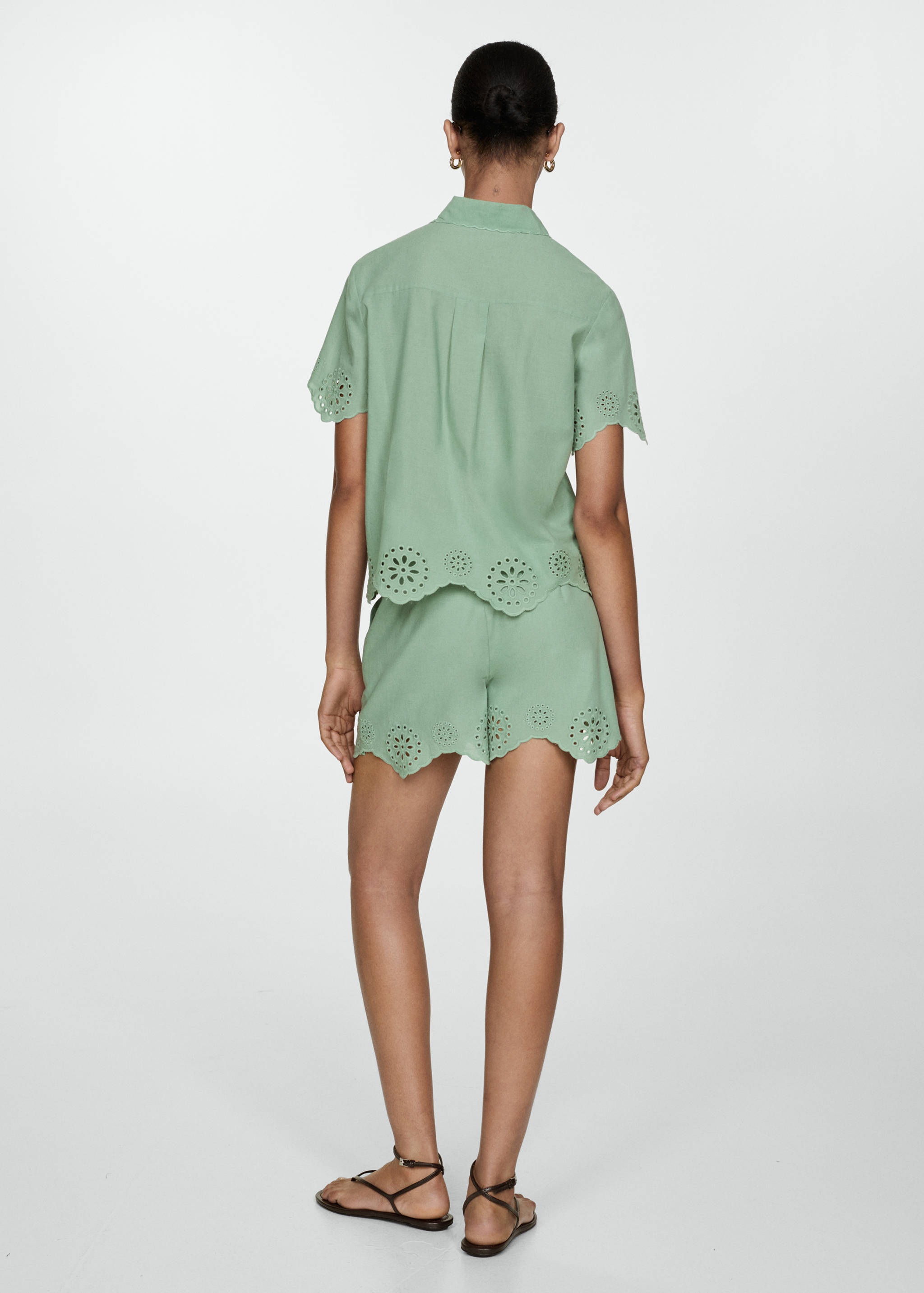 Embroidered openwork shorts - Reverse of the article